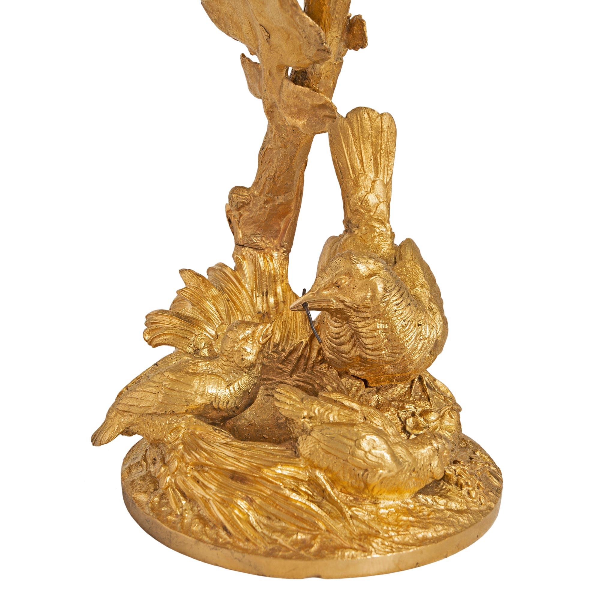 Cristallo Vaso francese del XIX secolo in stile Luigi XVI in ormolu e cristallo di Baccarat in vendita