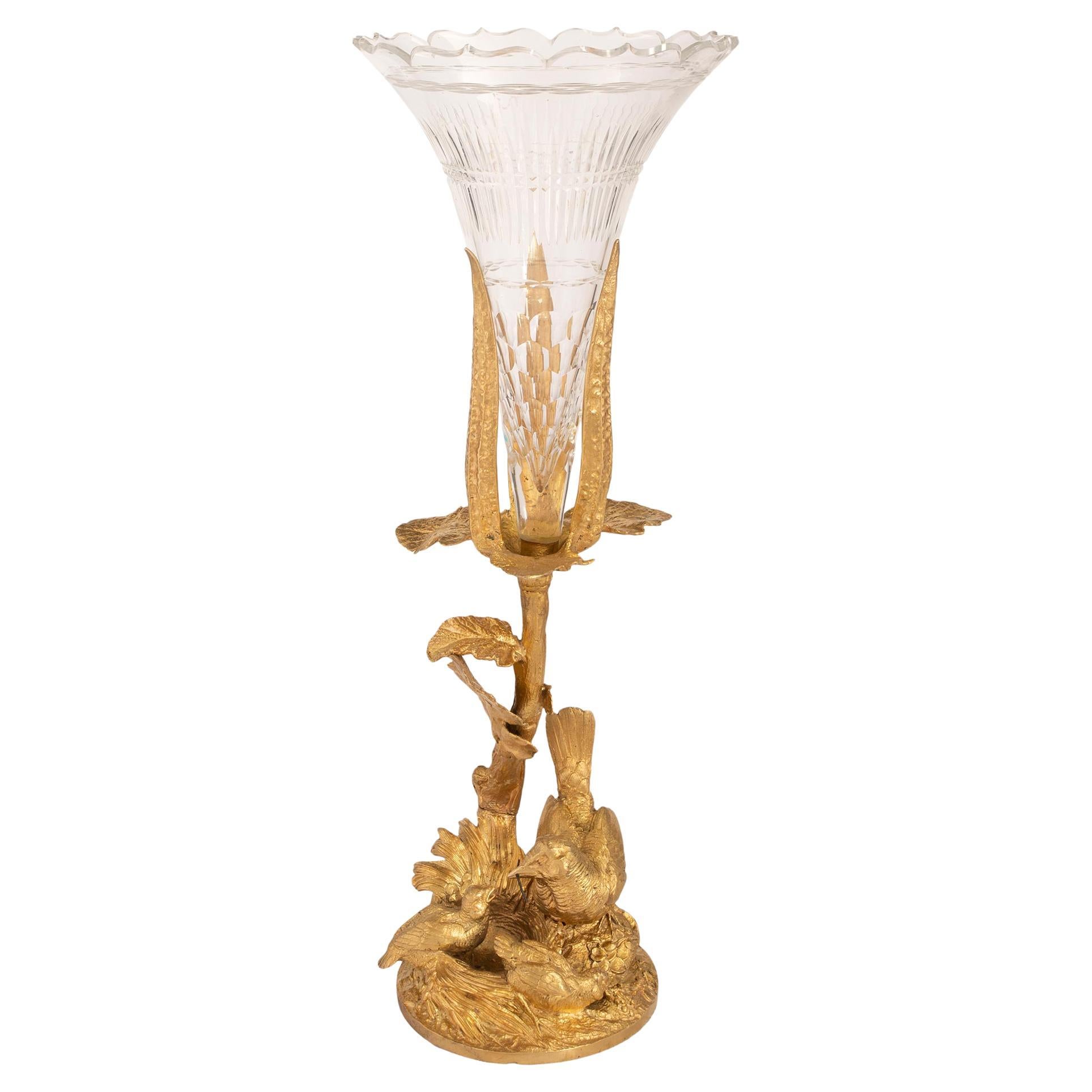 Vase français de style Louis XVI du 19ème siècle en bronze doré et cristal de Baccarat
