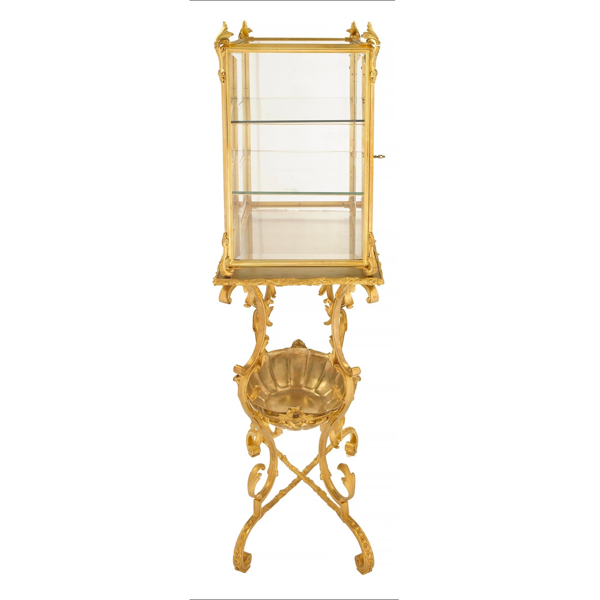 French 19th Century Louis XVI Style Ormolu and Glass Display Vitrine In Good Condition For Sale In West Palm Beach, FL