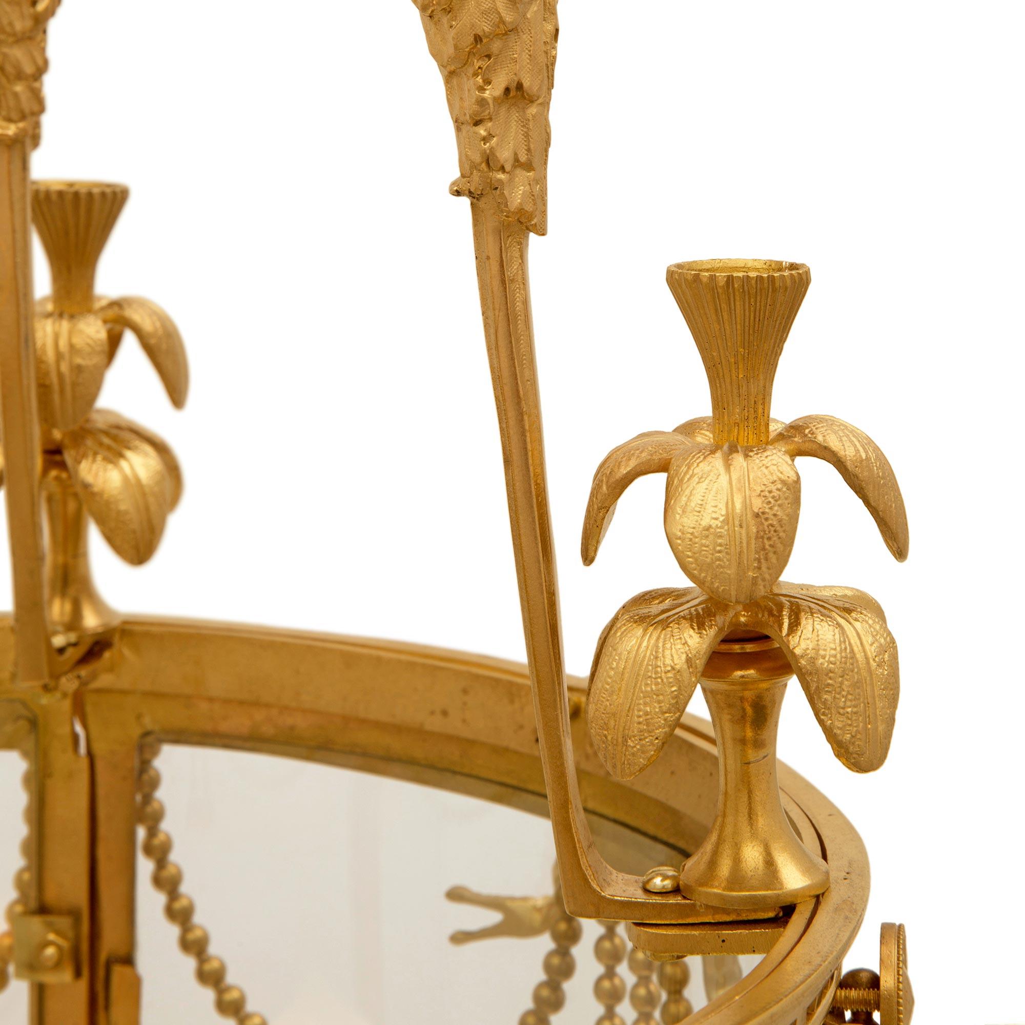 XIXe siècle Lanterne française du 19ème siècle de style Louis XVI en bronze doré et verre en vente