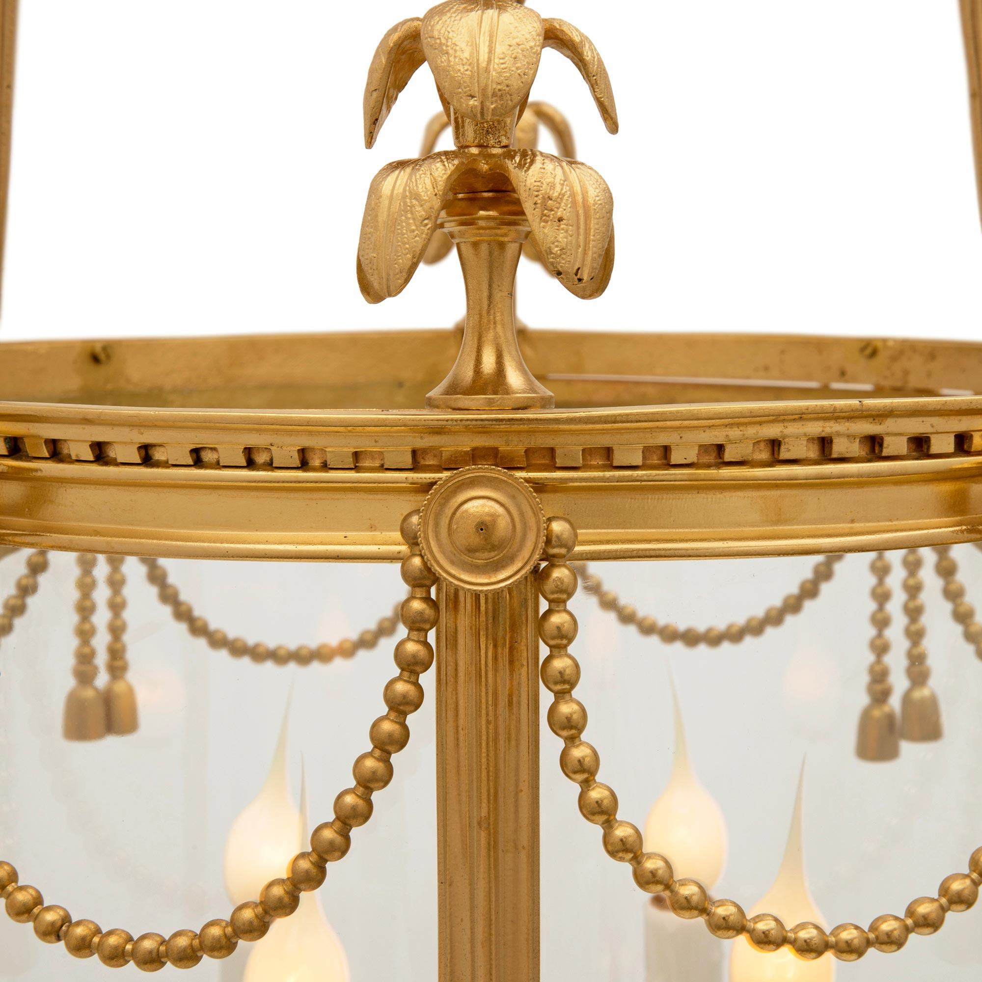Verre Lanterne française du 19ème siècle de style Louis XVI en bronze doré et verre en vente