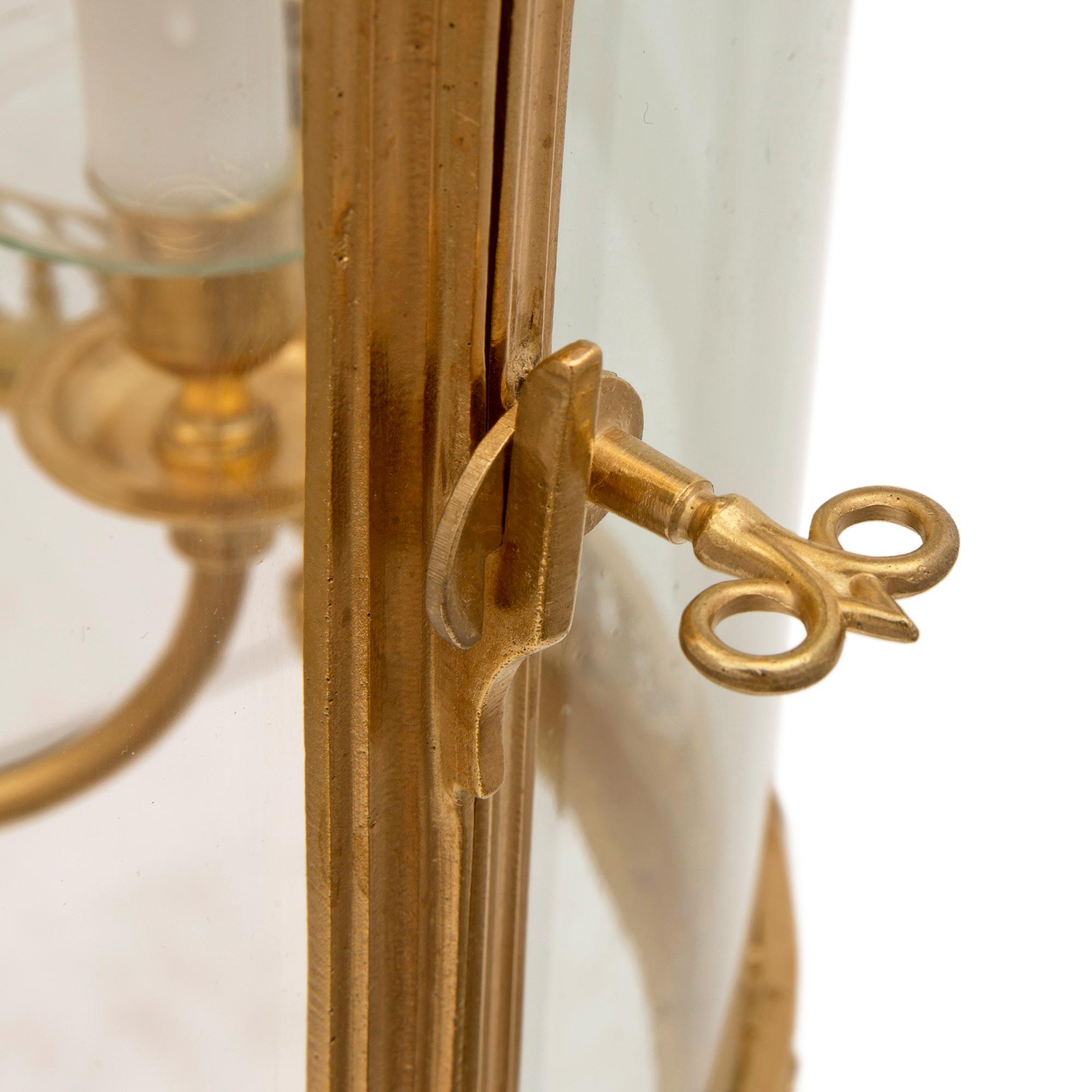 Lanterne française du 19ème siècle de style Louis XVI en bronze doré et verre en vente 1