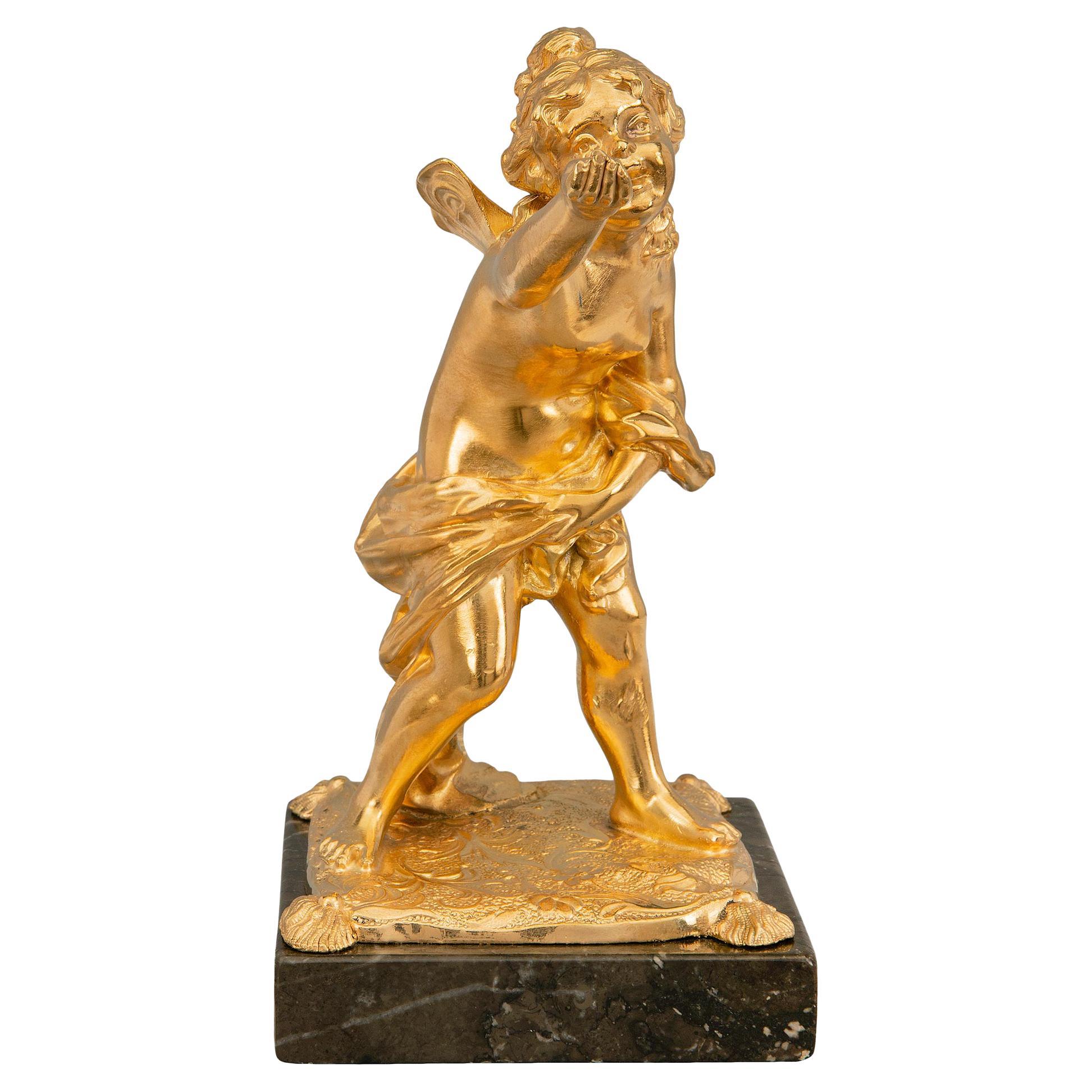  Statue française du XIXe siècle de style Louis XVI en bronze doré et marbre