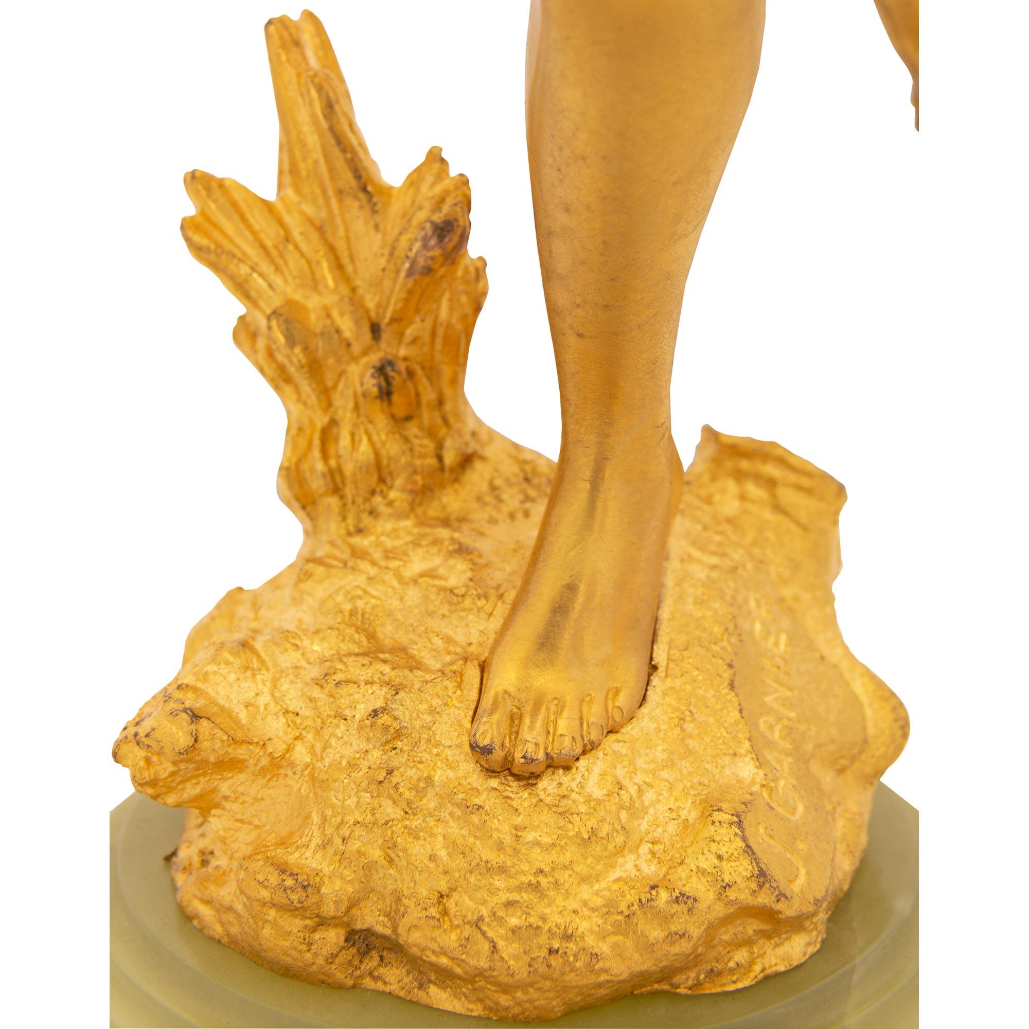 Statua di fanciulla in ormolu e onice in stile Luigi XVI francese del XIX secolo in vendita 3