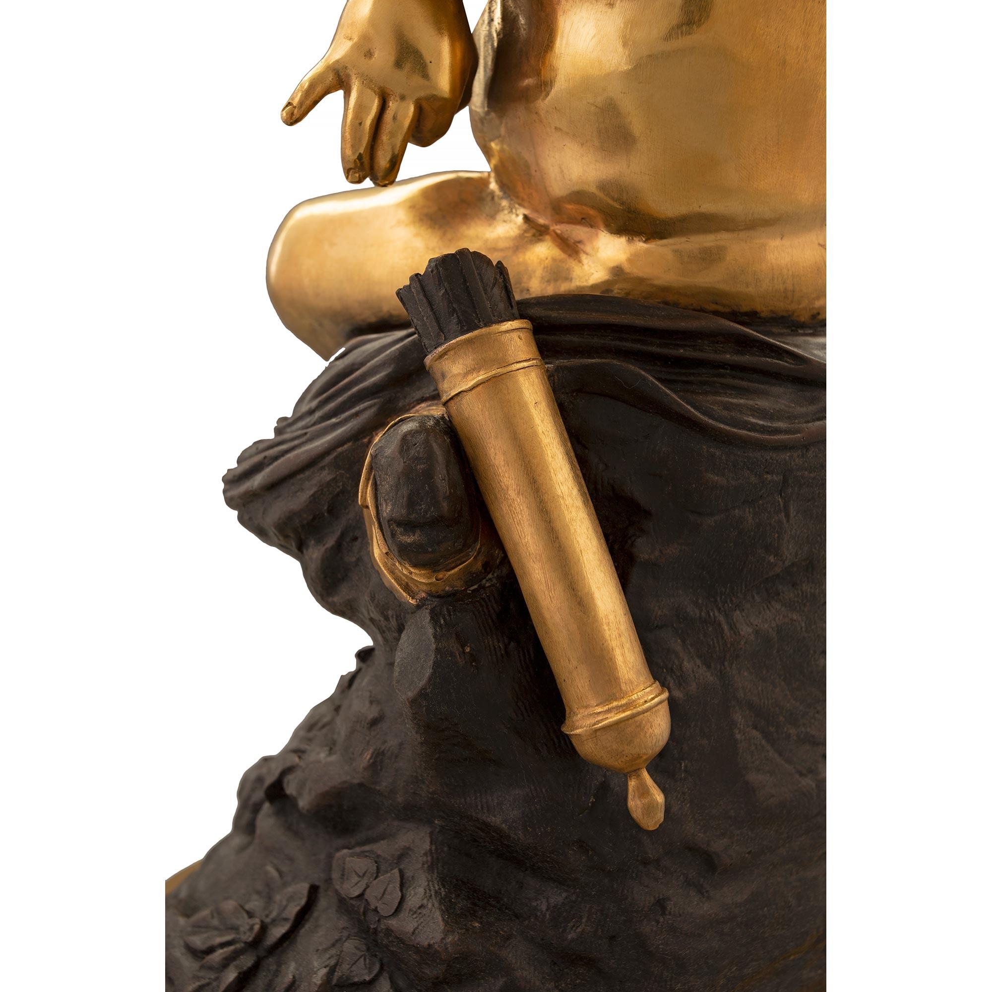 Bronze Statue française du 19ème siècle de style Louis XVI en bronze doré et patiné signée en vente