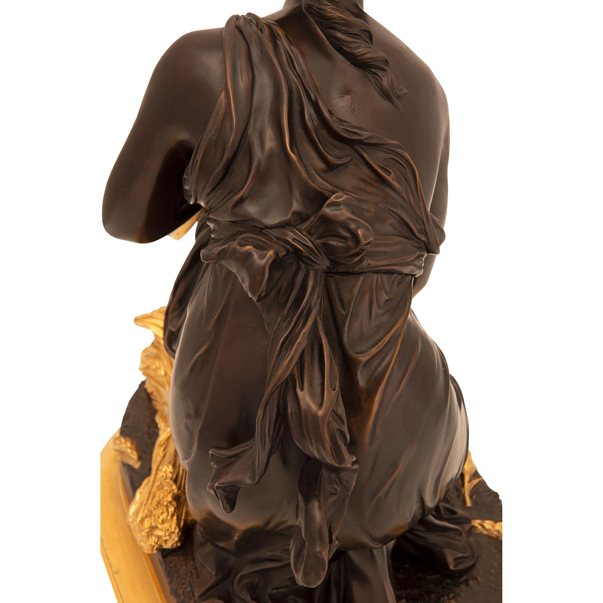Statue française du   XIXe siècle de style Louis XVI en bronze doré et patiné en vente 1