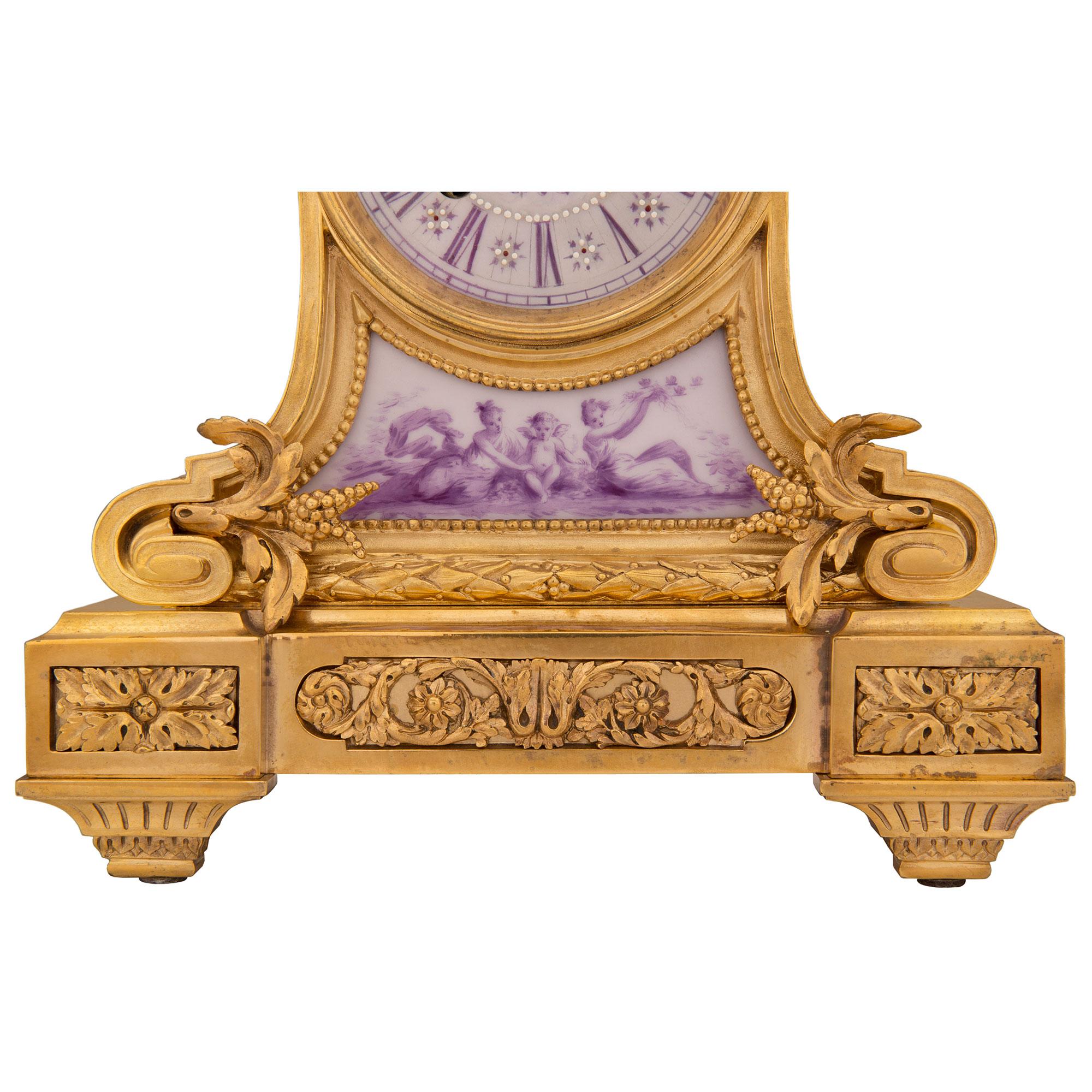 Uhr aus Goldbronze und Porzellan im Louis-XVI-Stil des 19. Jahrhunderts im Angebot 2