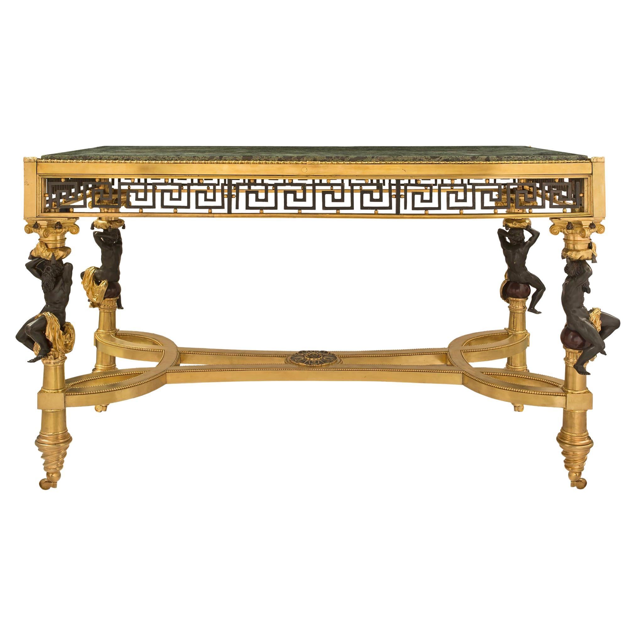 Table centrale française du 19e siècle de style Louis XVI en bronze, bronze doré et marbre en vente