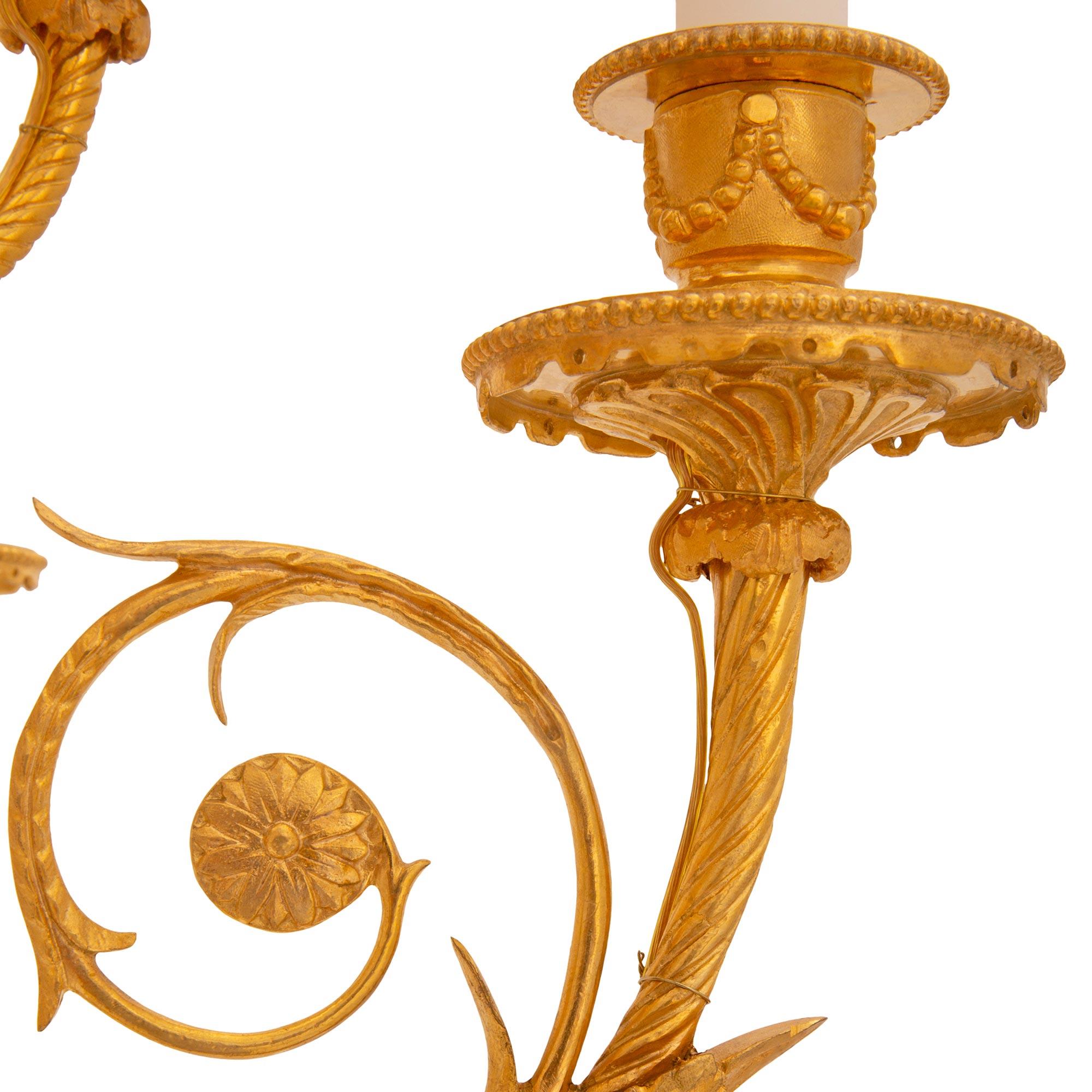 Bronze doré Lustre français en bronze doré de style Louis XVI du XIXe siècle en vente
