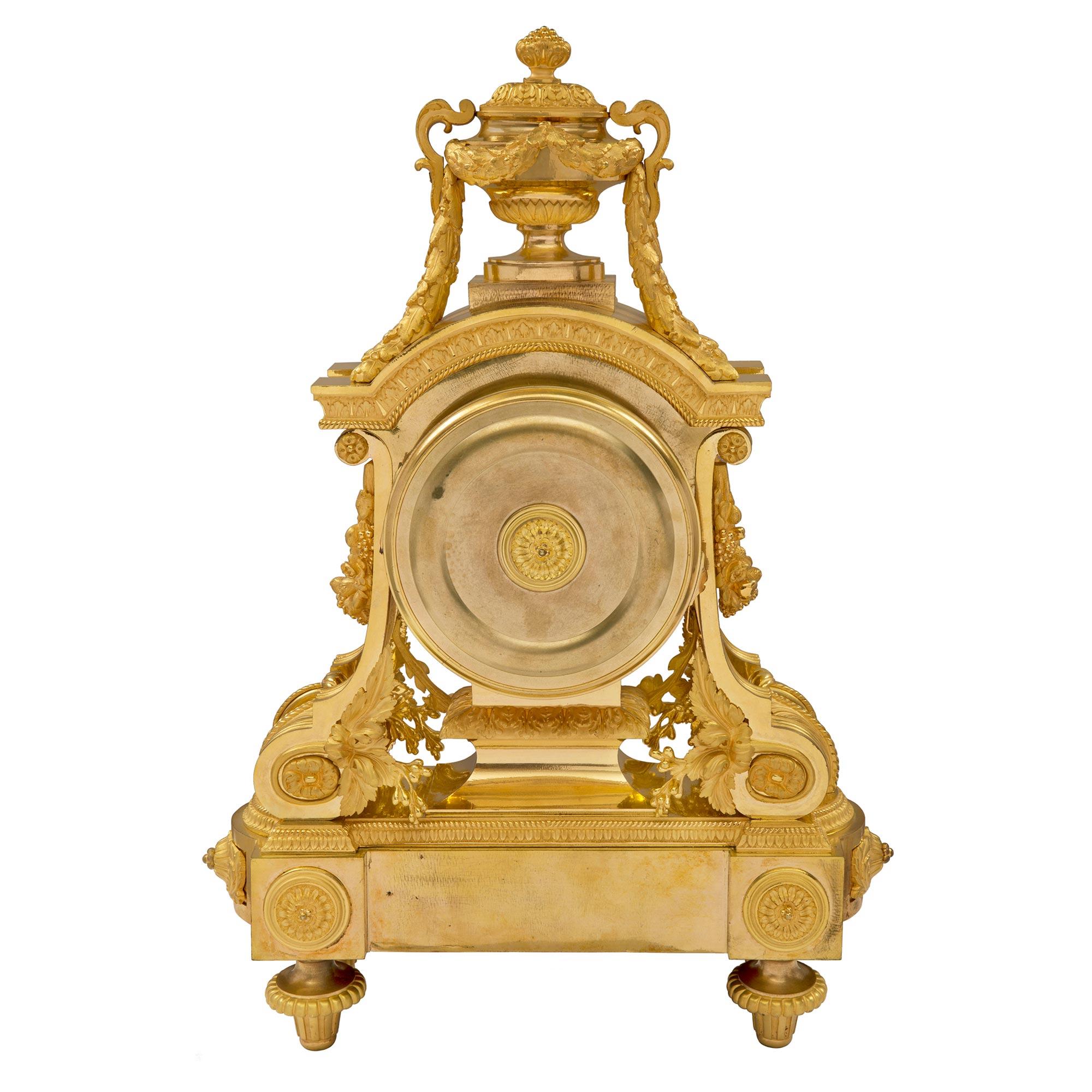Ormolu-Uhr im Louis-XVI-Stil des 19. Jahrhunderts, signiert von Denière (Französisch) im Angebot