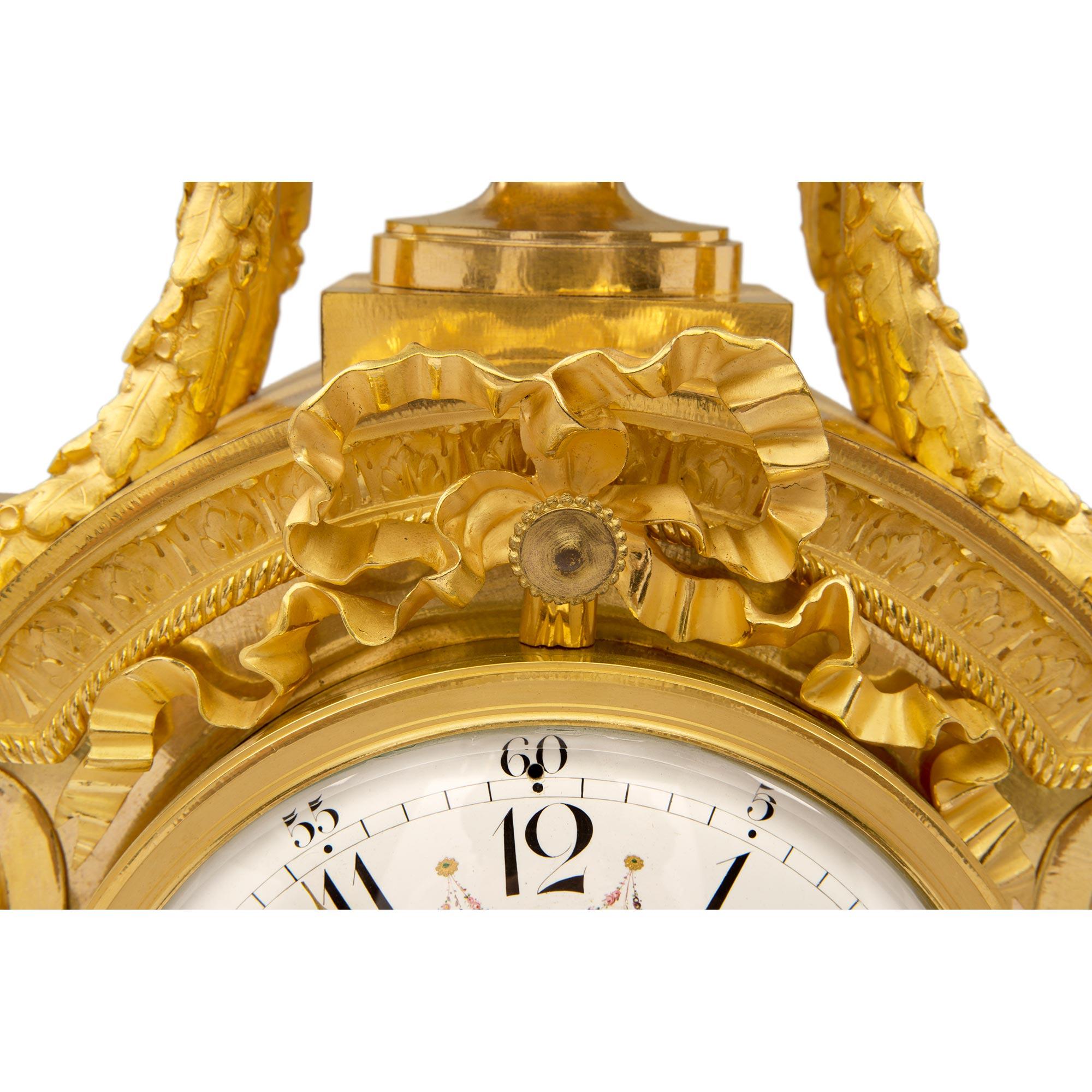 Ormolu-Uhr im Louis-XVI-Stil des 19. Jahrhunderts, signiert von Denière im Angebot 1