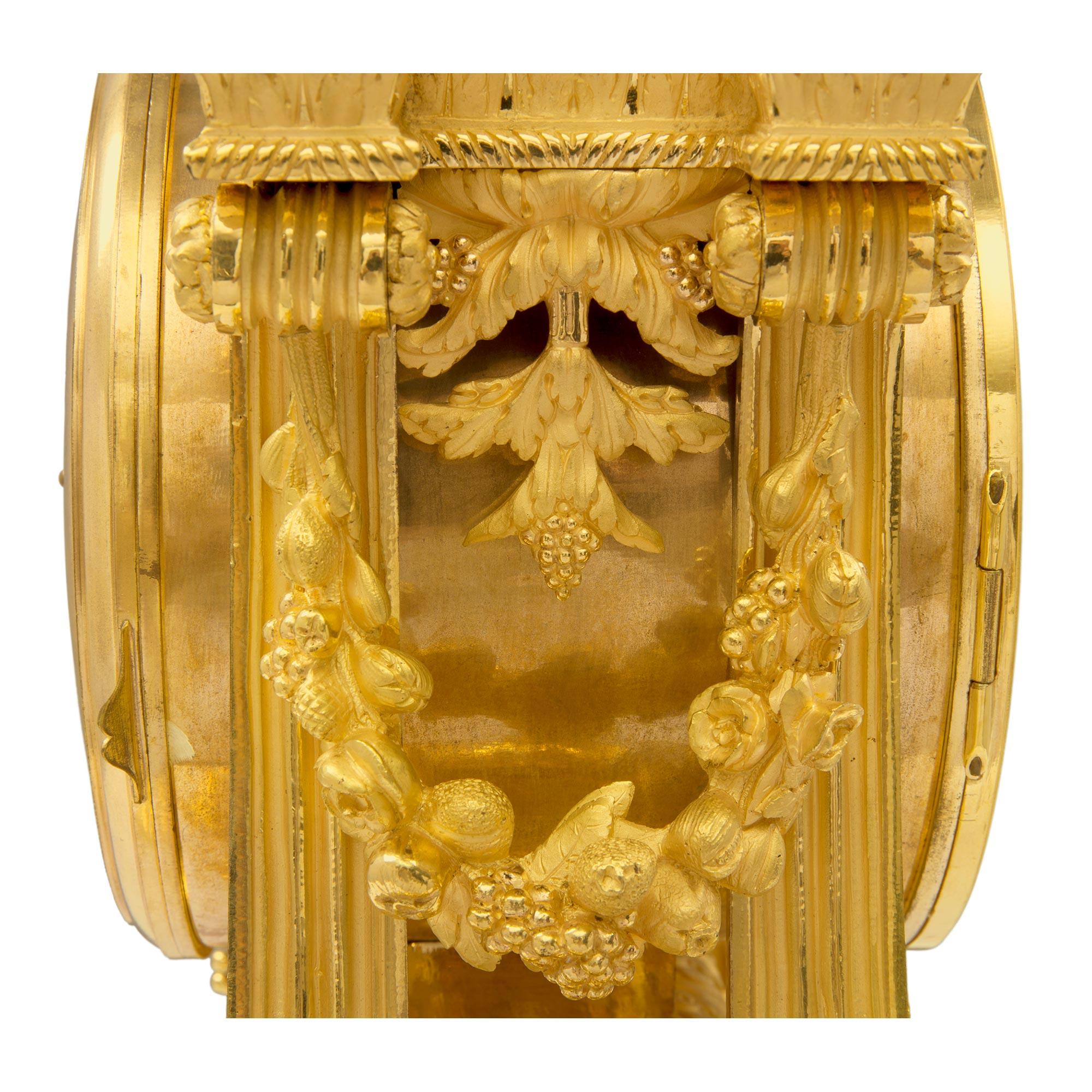 Ormolu-Uhr im Louis-XVI-Stil des 19. Jahrhunderts, signiert von Denière im Angebot 3