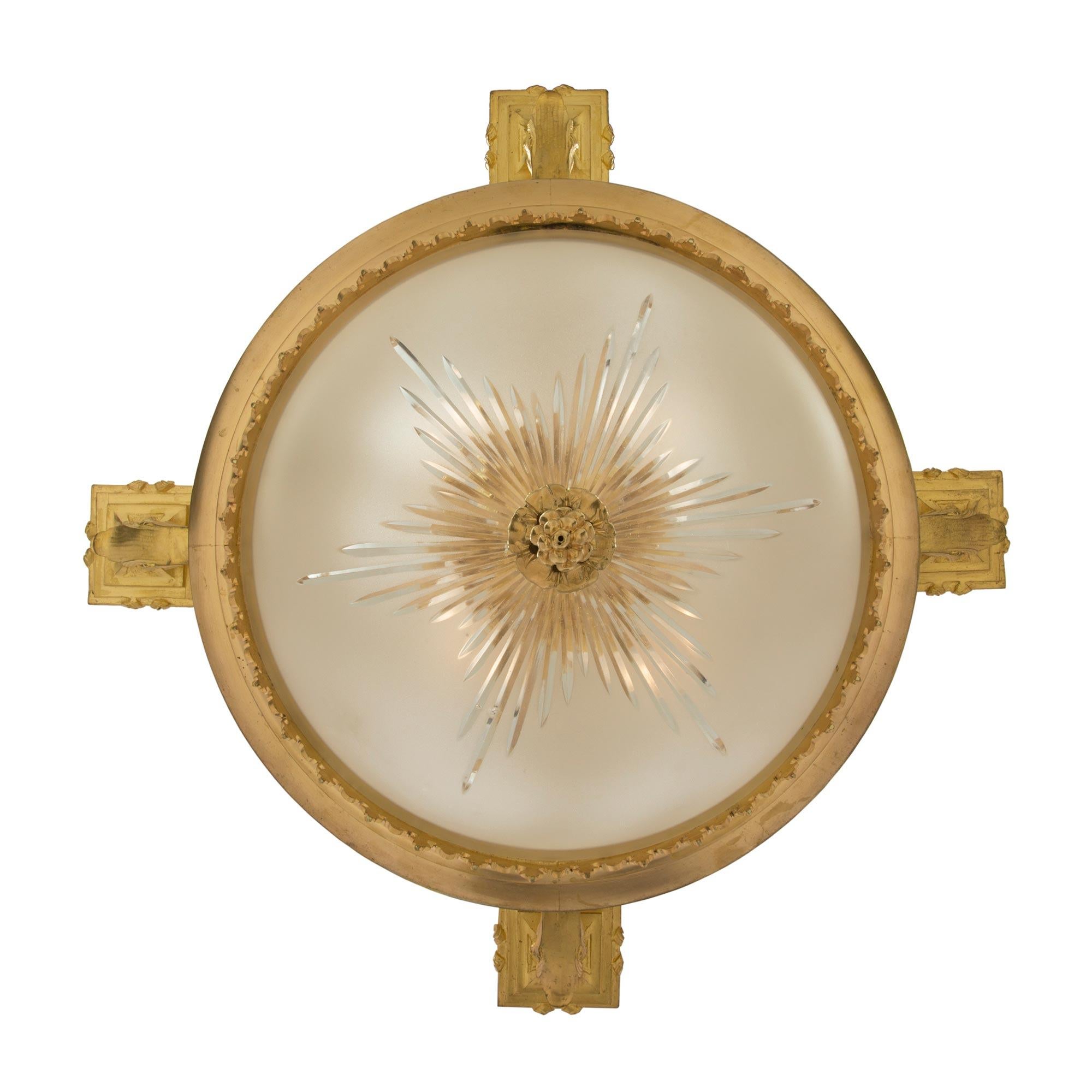 Lampadario francese del XIX secolo in stile Luigi XVI a quattro bracci e otto luci in ormolu in vendita 5