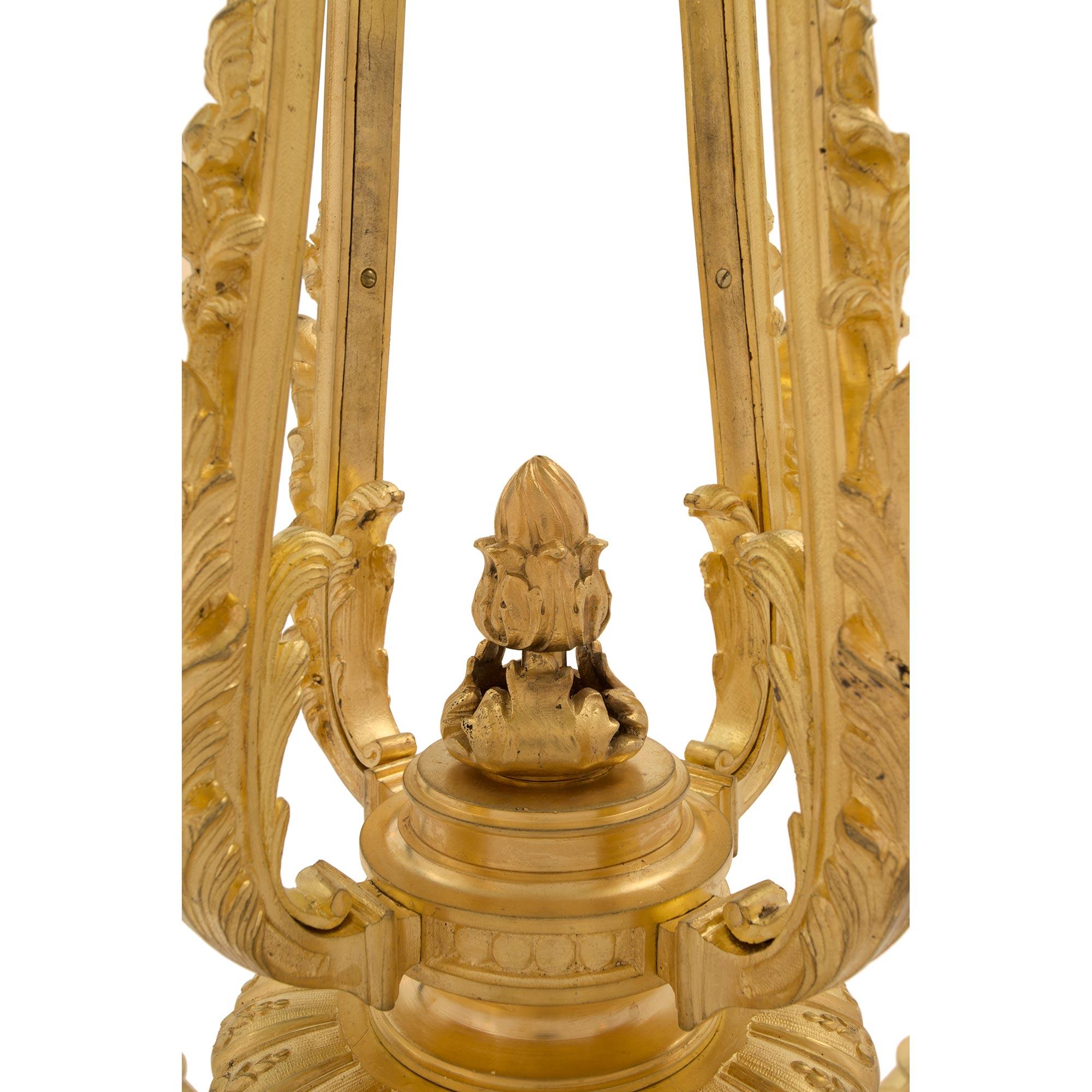 Similoro Lampadario francese del XIX secolo in stile Luigi XVI a quattro bracci e otto luci in ormolu in vendita