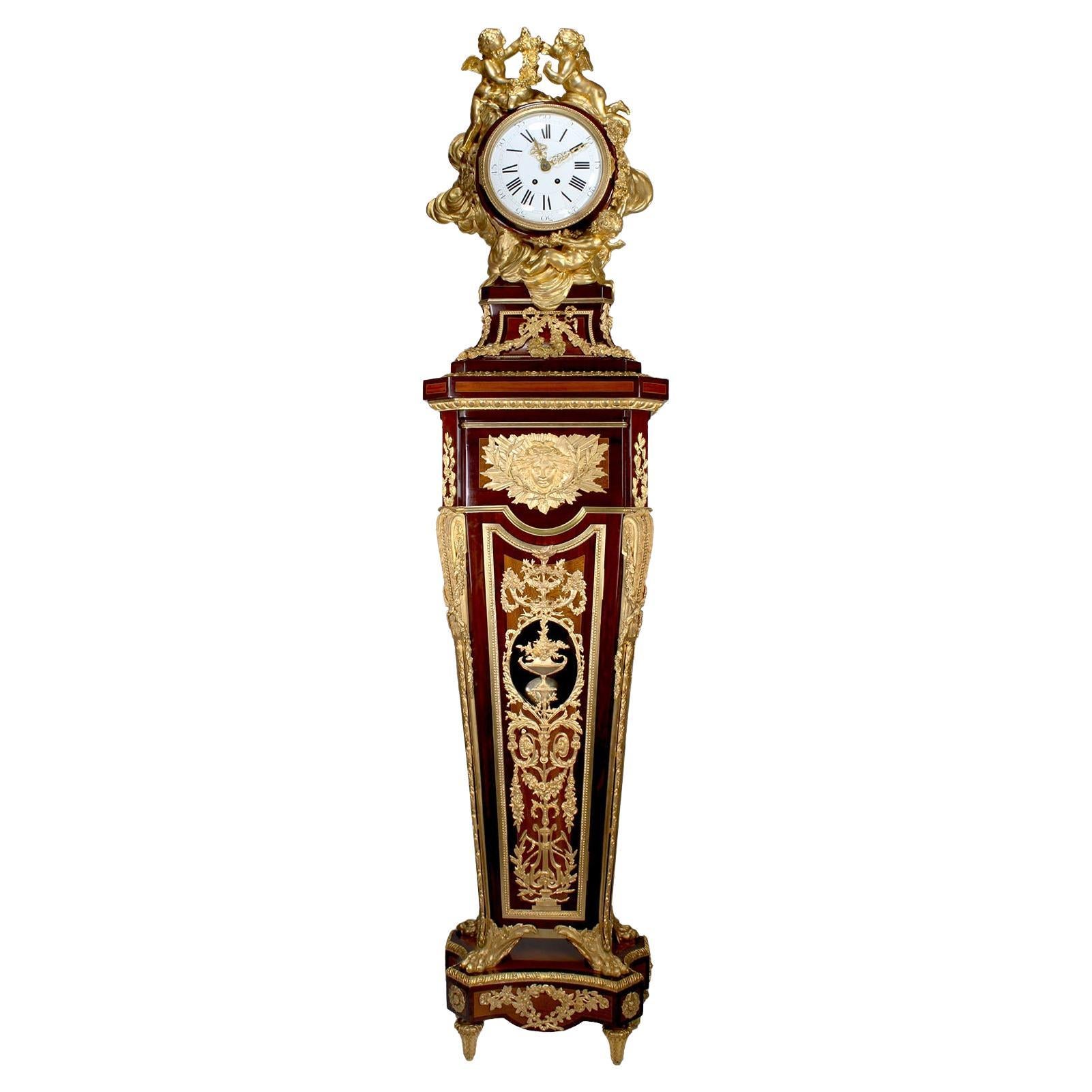 Grand-père français du 19ème siècle de style Louis XVI monté en bronze doré - Horloge à grand boîtier en vente