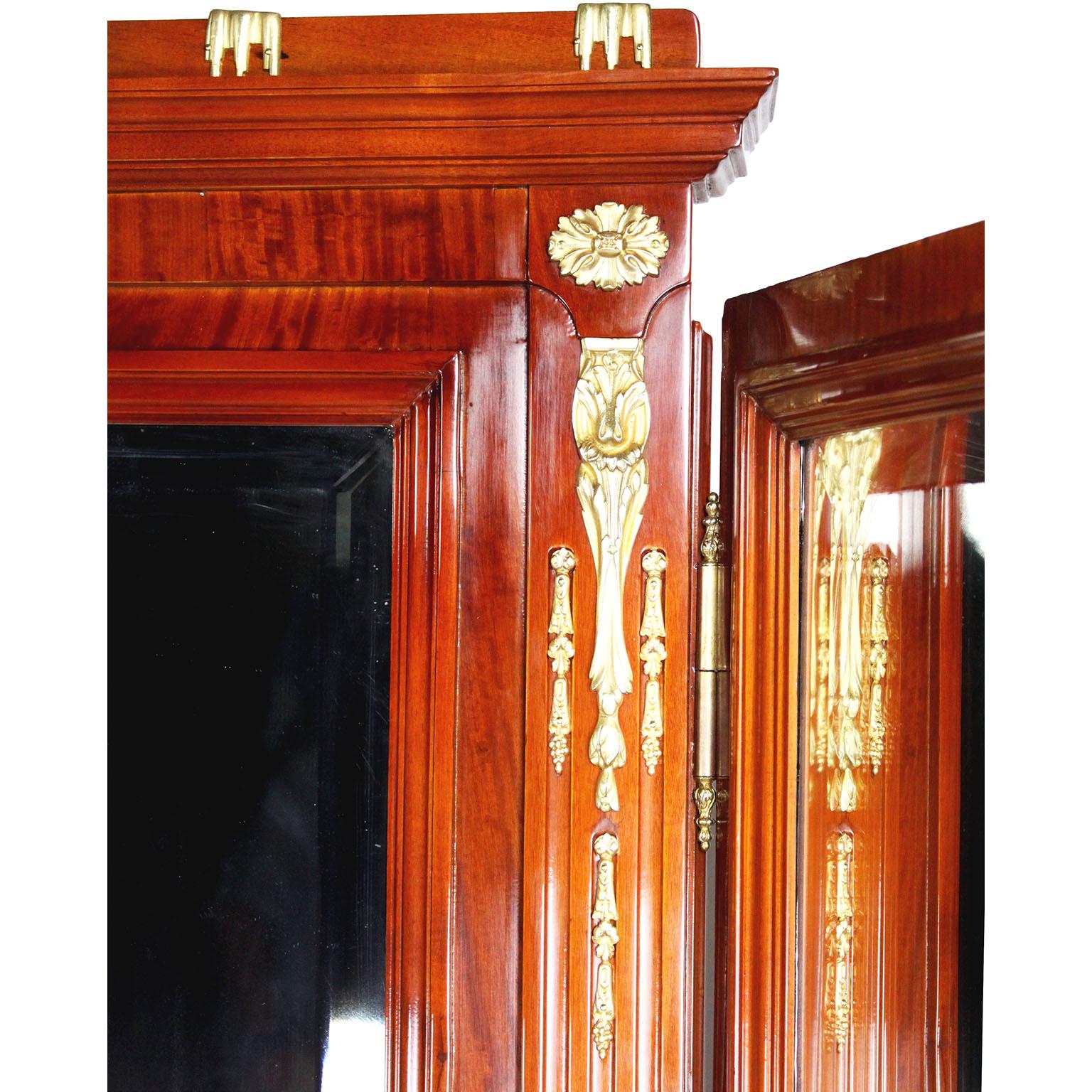 Französischer Goldbronze-Montierter Vernis-Martin-Schminkspiegel im Louis-XVI.-Stil des 19. Jahrhunderts im Zustand „Gut“ im Angebot in Los Angeles, CA