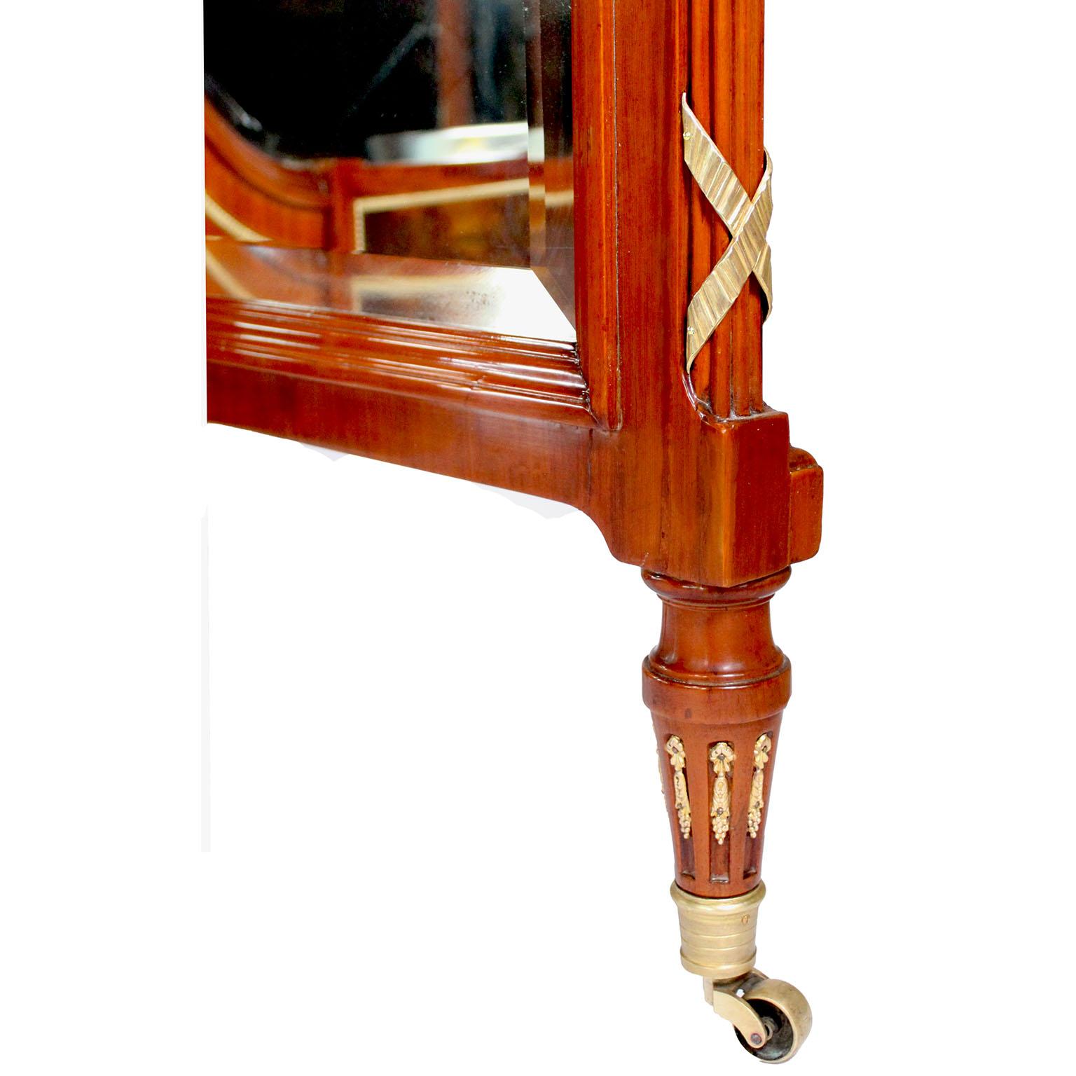 Französischer Goldbronze-Montierter Vernis-Martin-Schminkspiegel im Louis-XVI.-Stil des 19. Jahrhunderts im Angebot 2