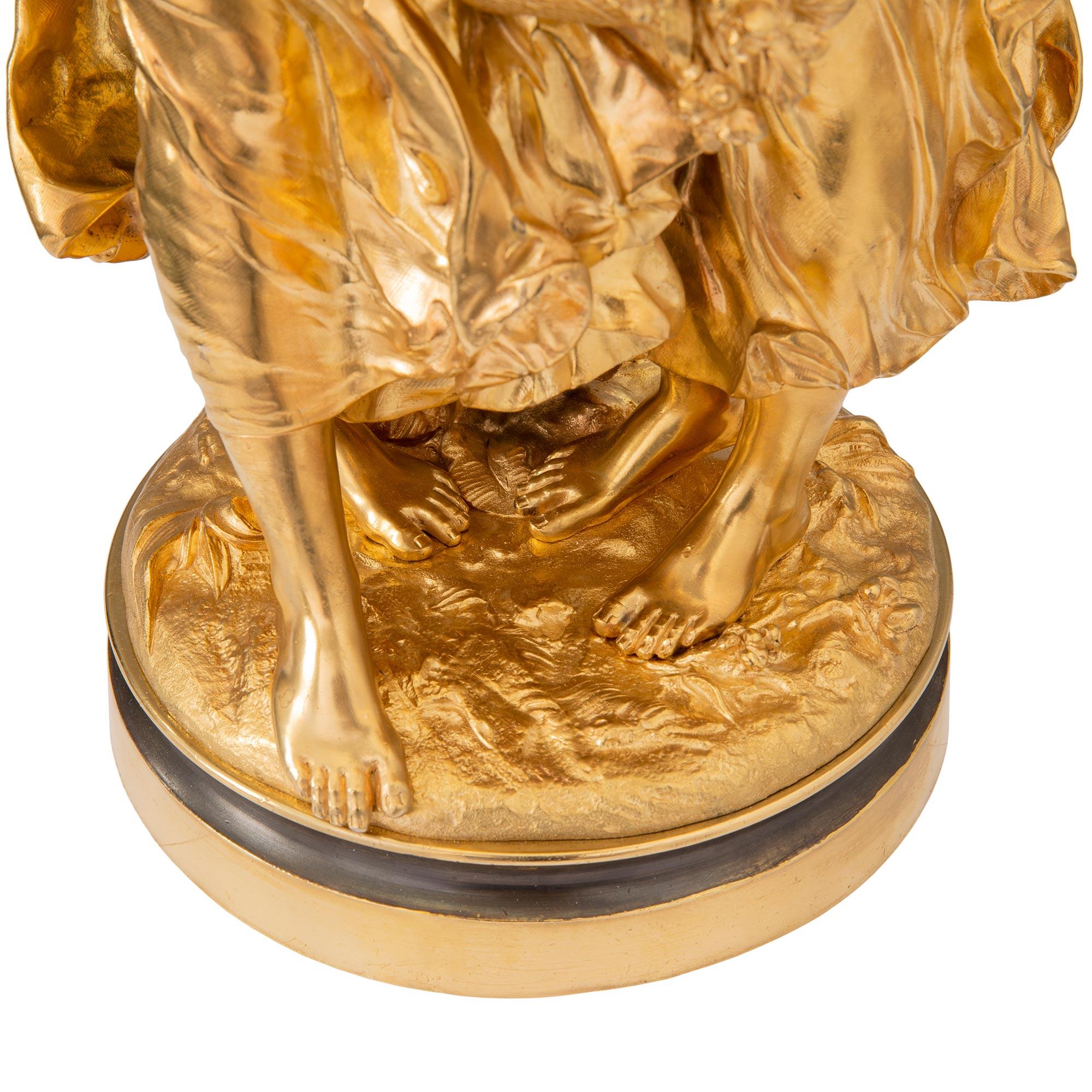 Französische Ormolu-Statue zweier Jungfrauen im Louis-XVI-Stil des 19. Jahrhunderts, signiert Moreau im Angebot 3