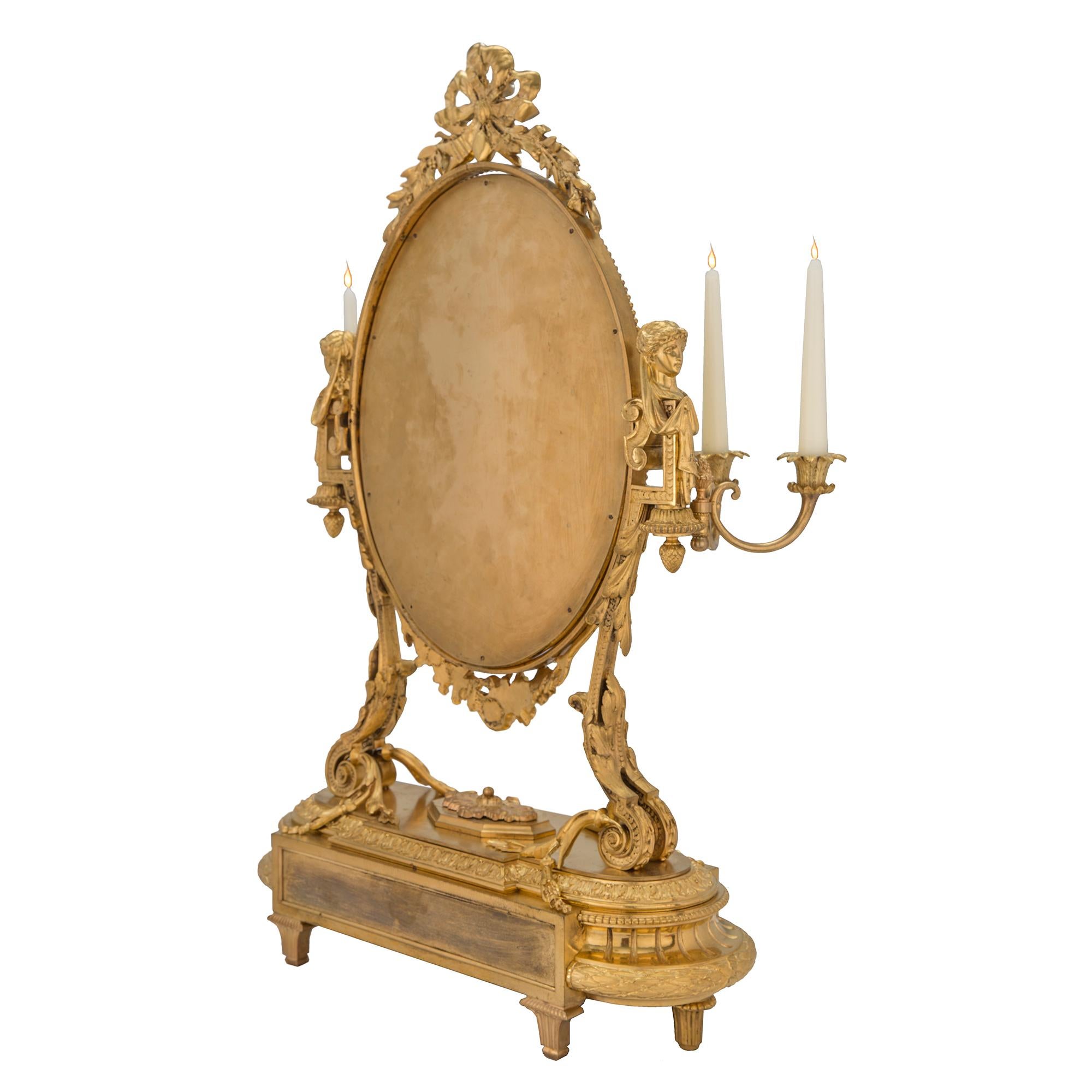 Miroir de coiffeuse en bronze doré de style Louis XVI du XIXe siècle français Bon état - En vente à West Palm Beach, FL