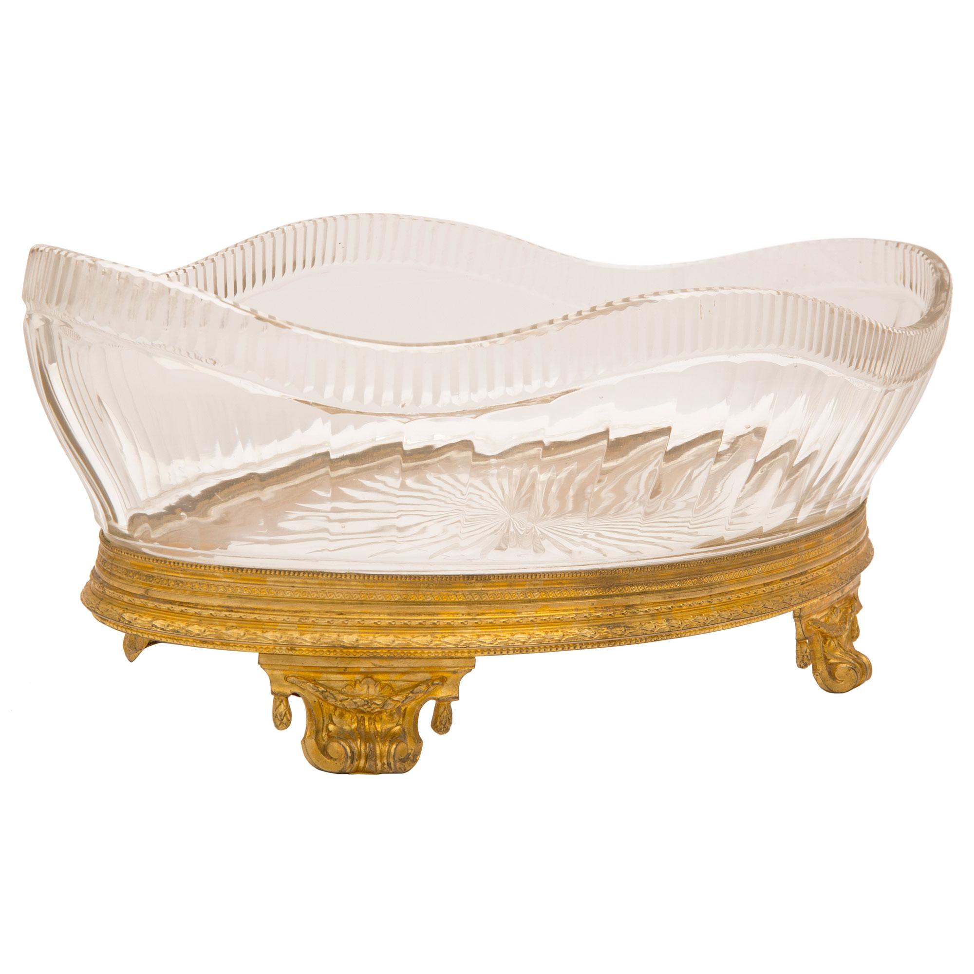 French 19th Century Louis XVI Style Oval Shaped Centerpiece Bowl In Good Condition For Sale In West Palm Beach, FL