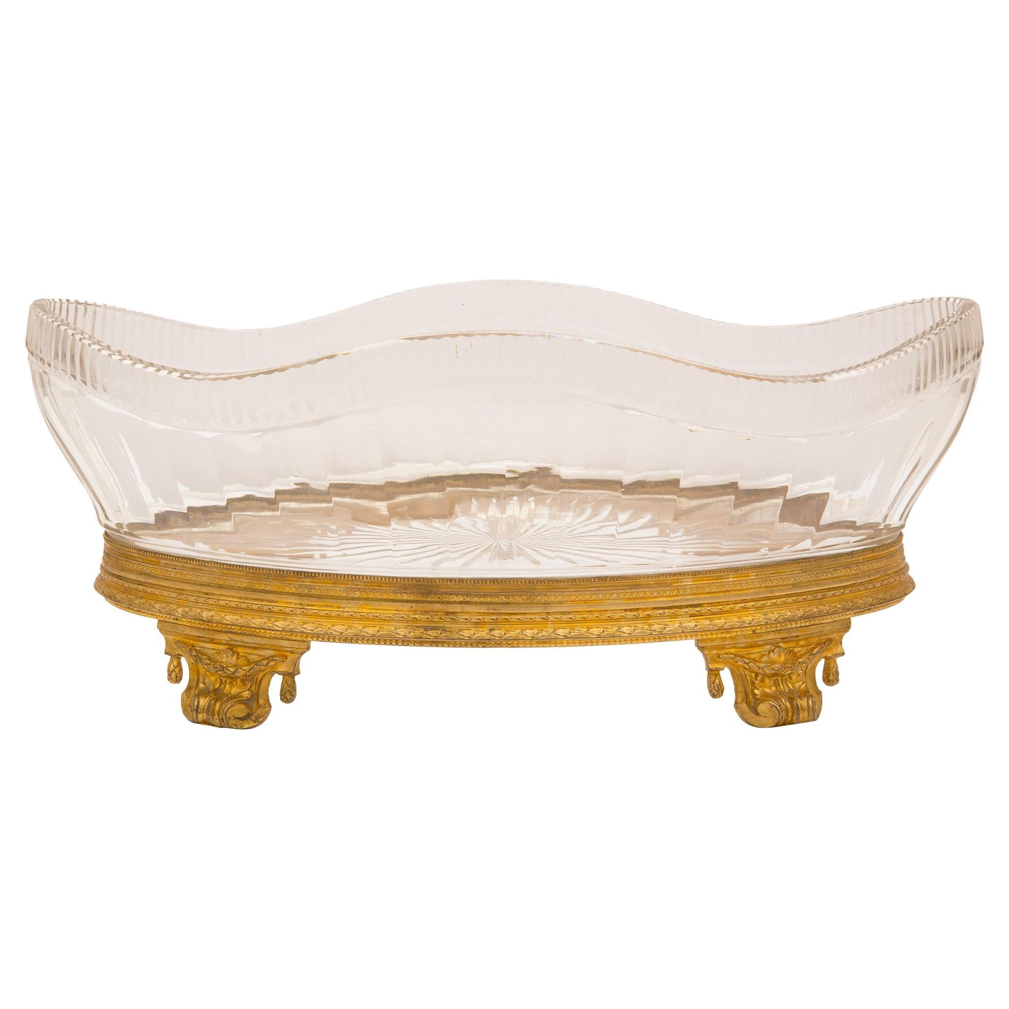Bol de centre de table de forme ovale de style Louis XVI du 19ème siècle français