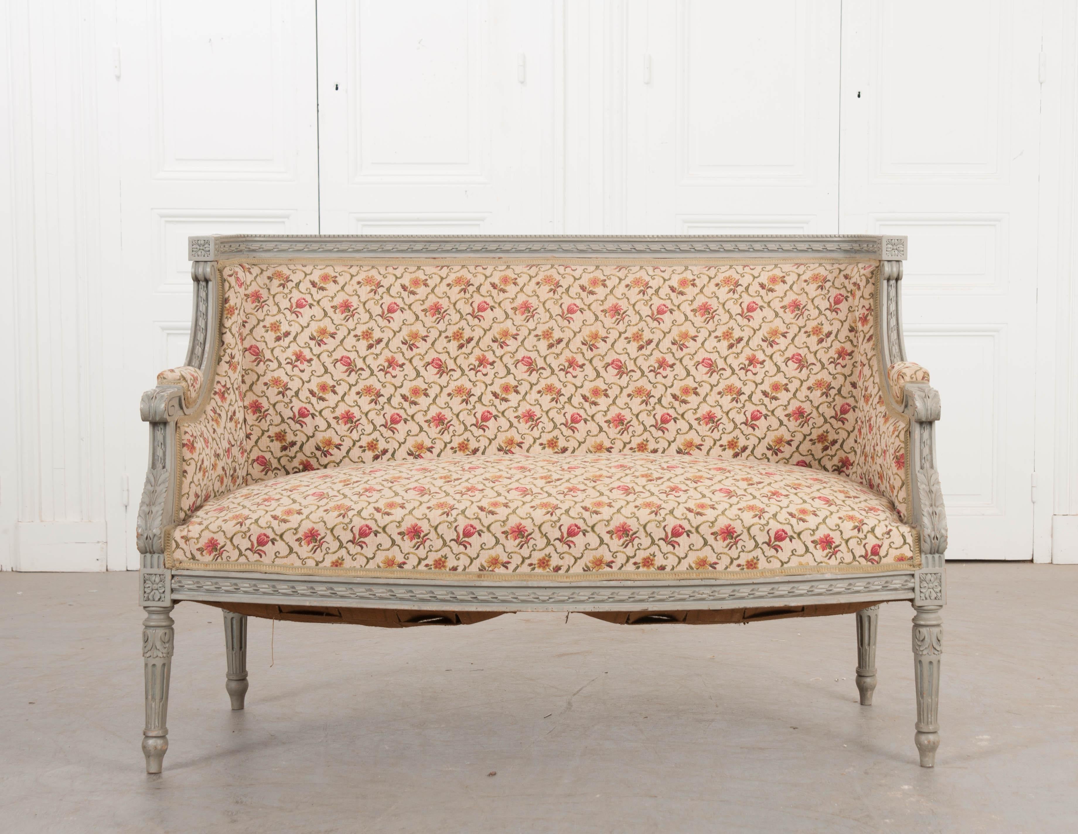 This lovely Louis XVI style carved and painted canapé, circa 1880s, is from France and is painted a soft dove-grey. The 