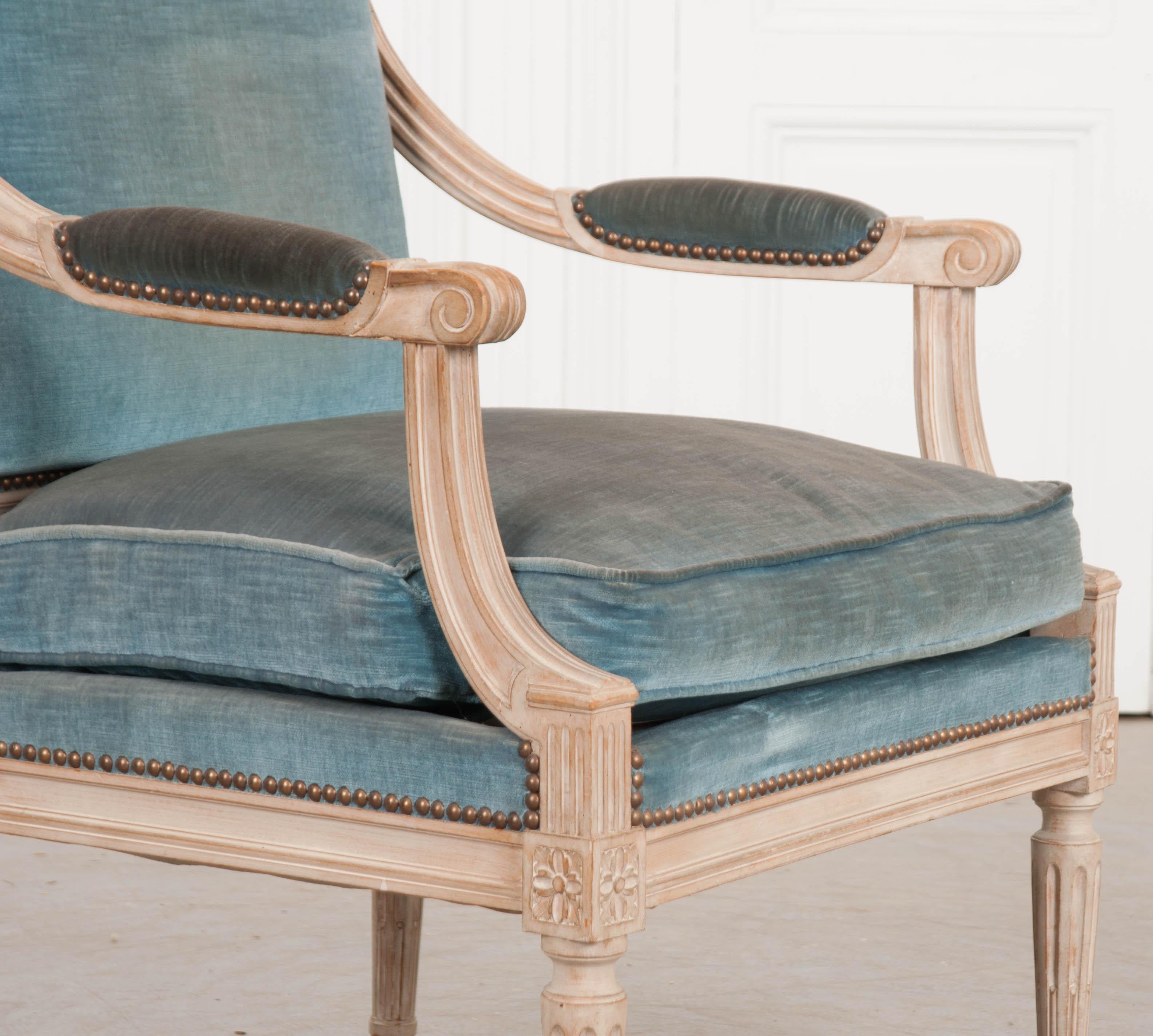 French 19th Century Louis XVI-Style Painted Fauteuil 7