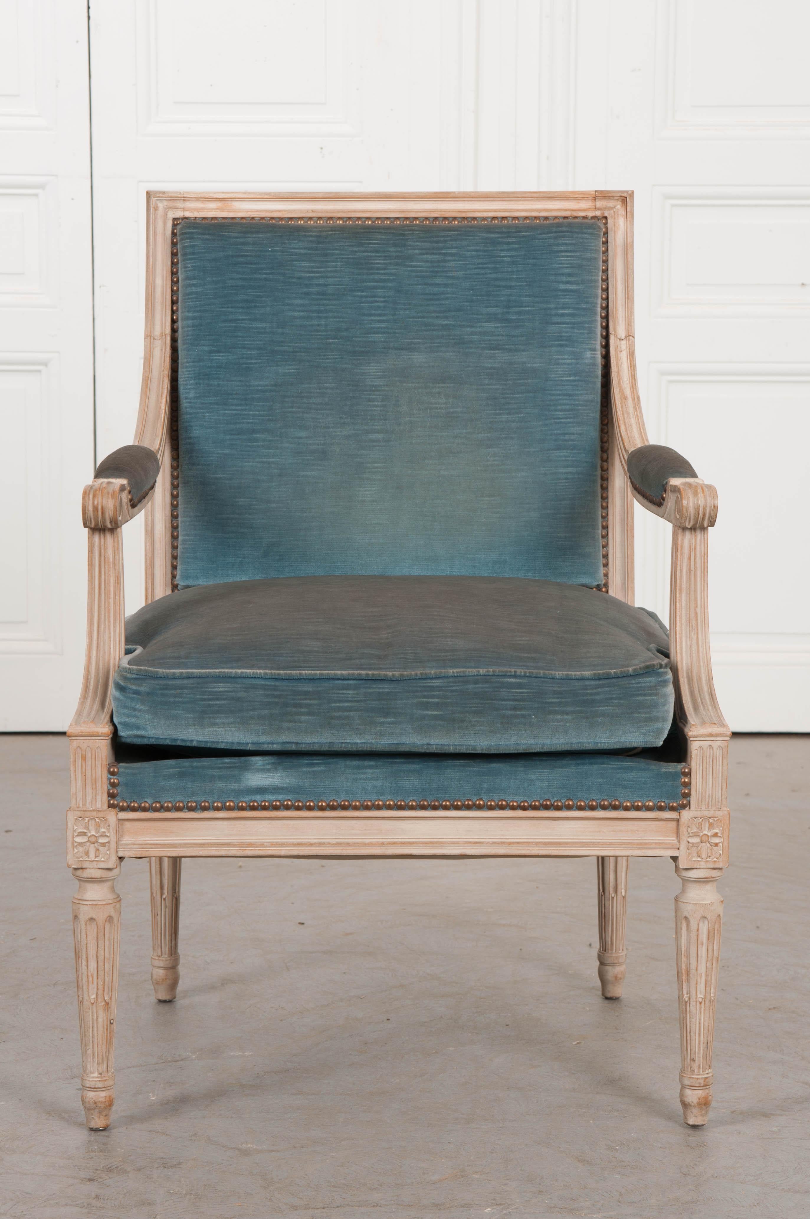 French 19th Century Louis XVI-Style Painted Fauteuil In Good Condition In Baton Rouge, LA