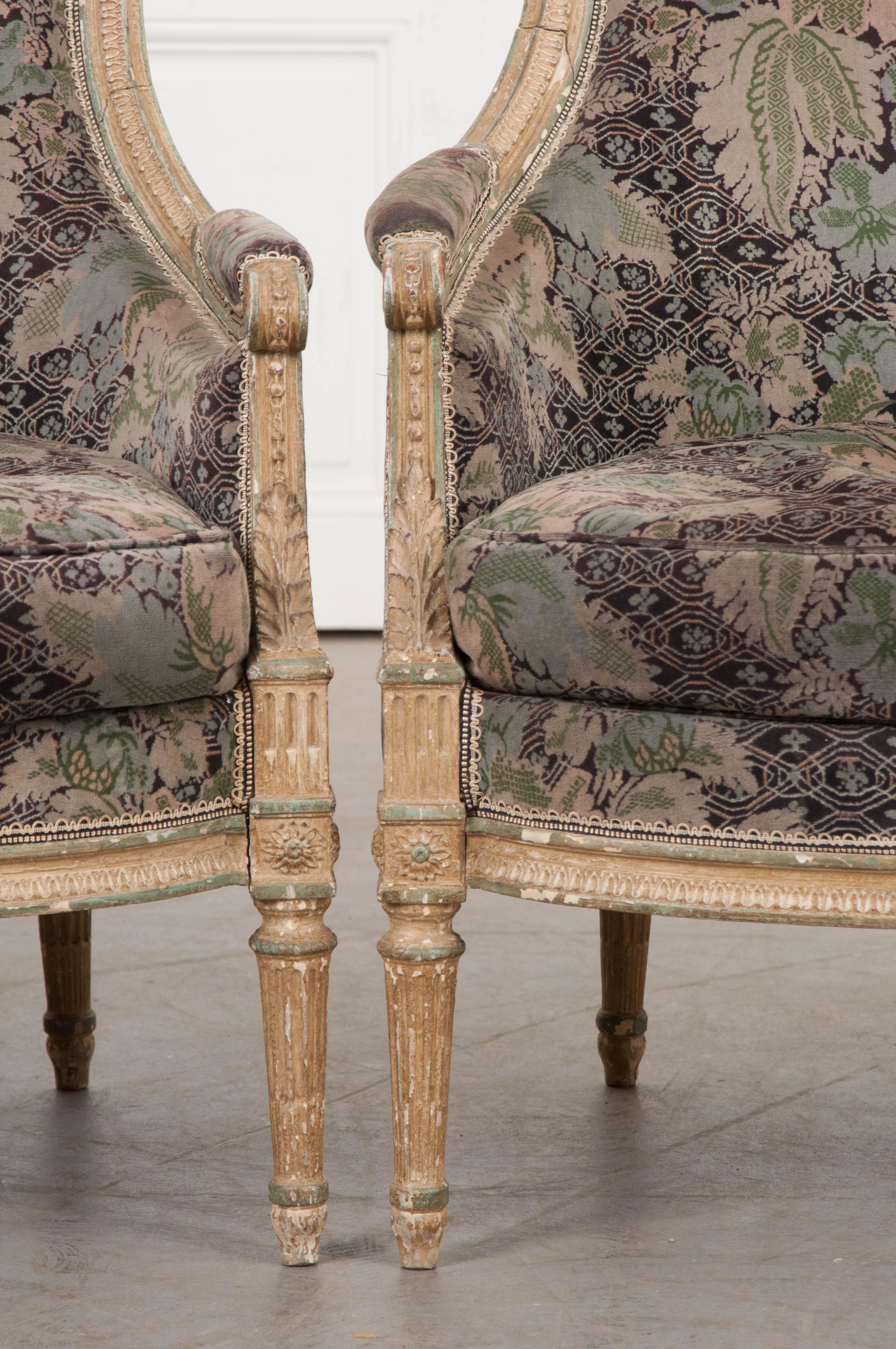 French 19th Century Louis XVI-Style Pair of Painted Bergères In Good Condition In Baton Rouge, LA