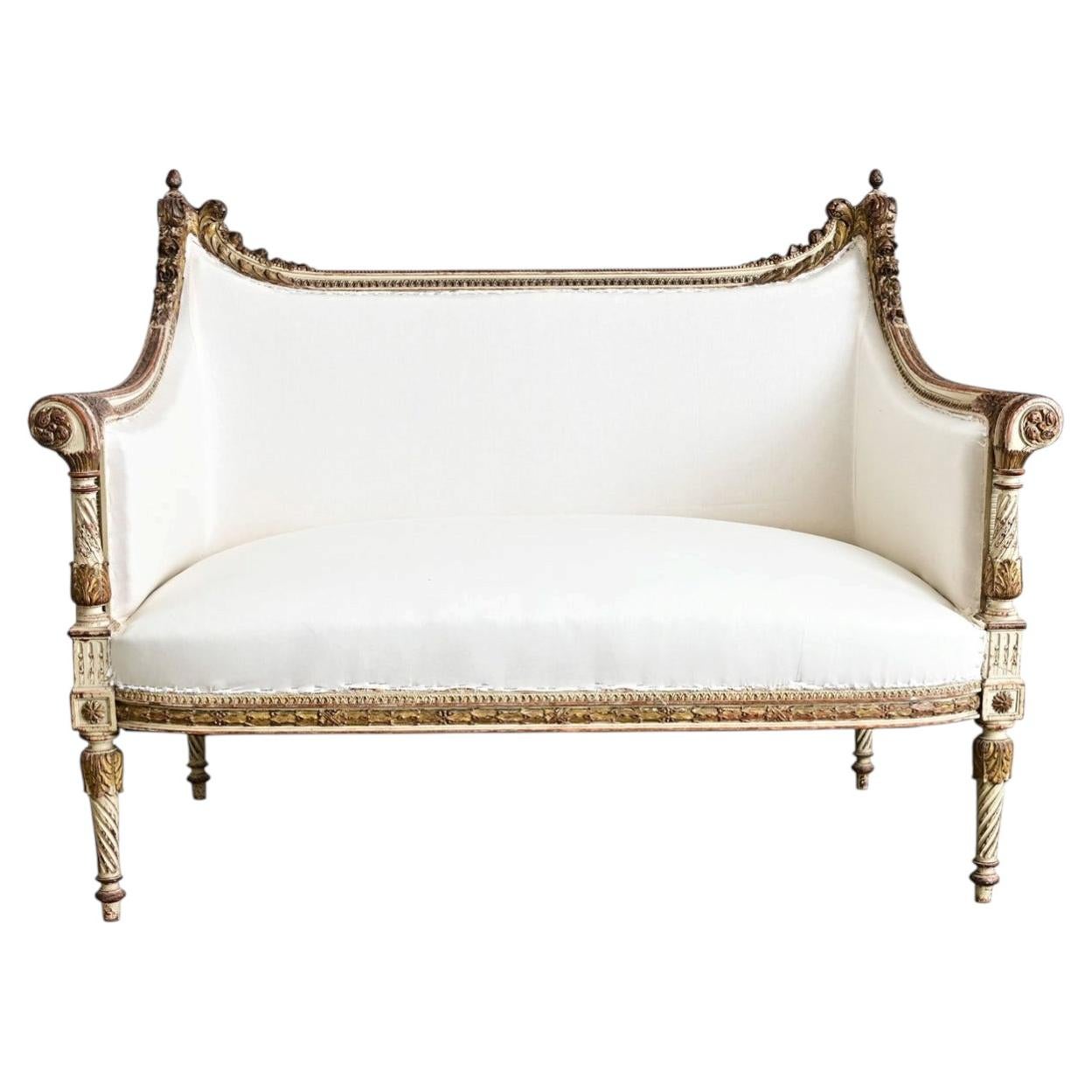 Canapé français du XIXe siècle, de style Louis XVI, partiellement doré