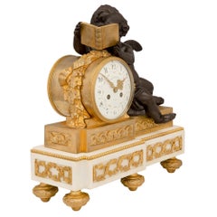 Uhr aus patinierter Bronze, Goldbronze und Marmor im Louis-XVI-Stil des 19. Jahrhunderts