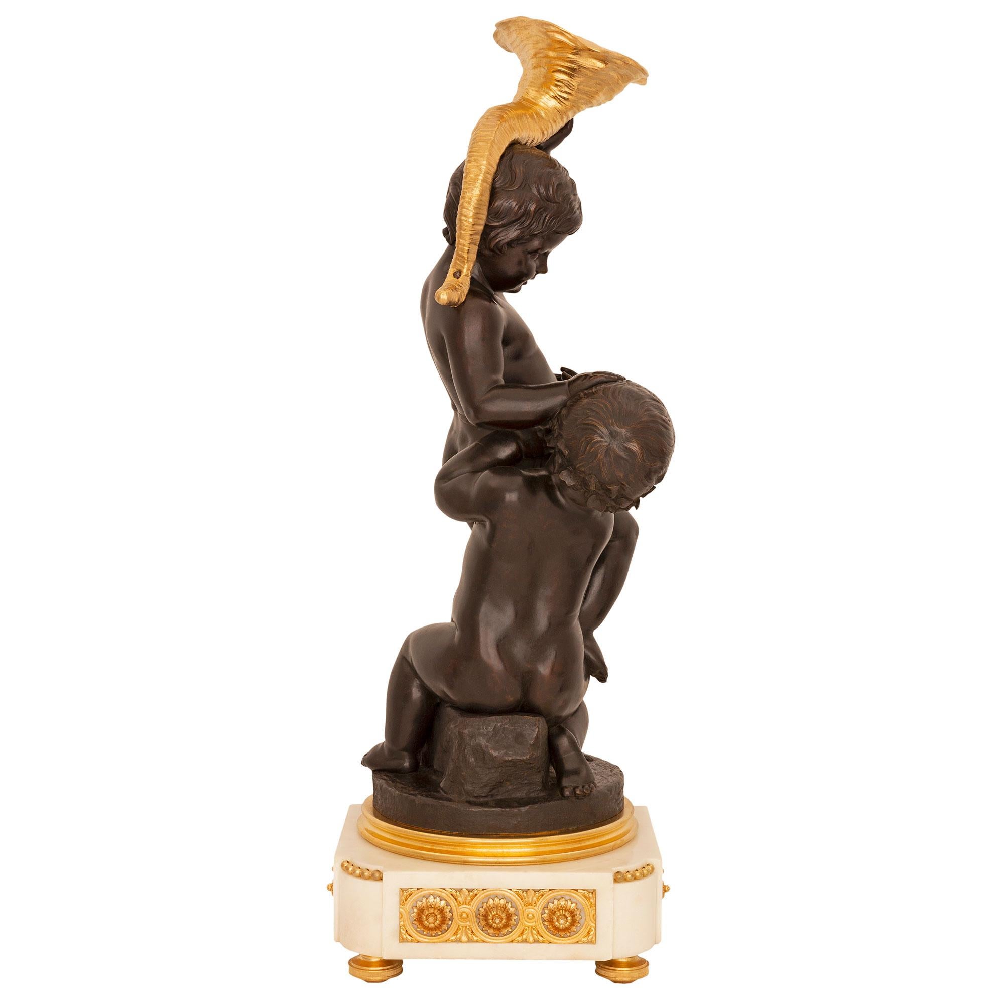 Francese Statua francese del XIX secolo in stile Luigi XVI in bronzo patinato, ormolu e marmo in vendita
