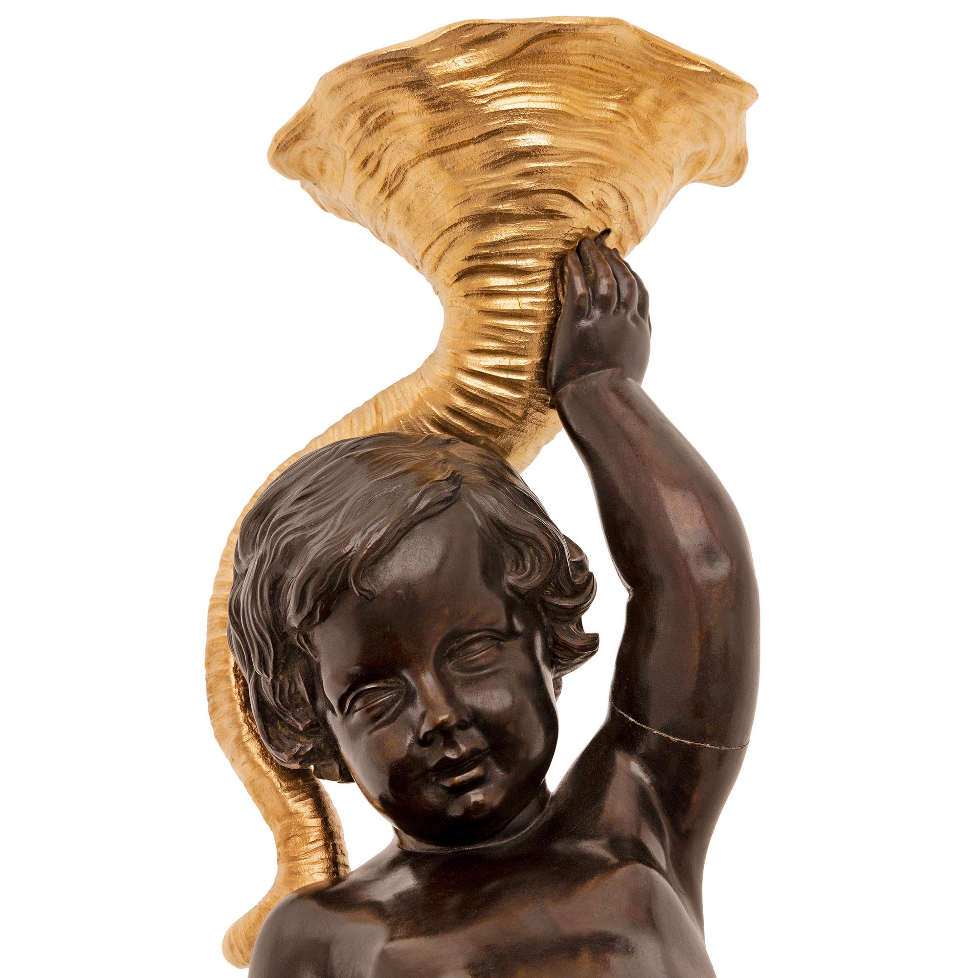 Statue aus patinierter Bronze, Goldbronze und Marmor im Louis-XVI-Stil des 19. Jahrhunderts (Patiniert) im Angebot