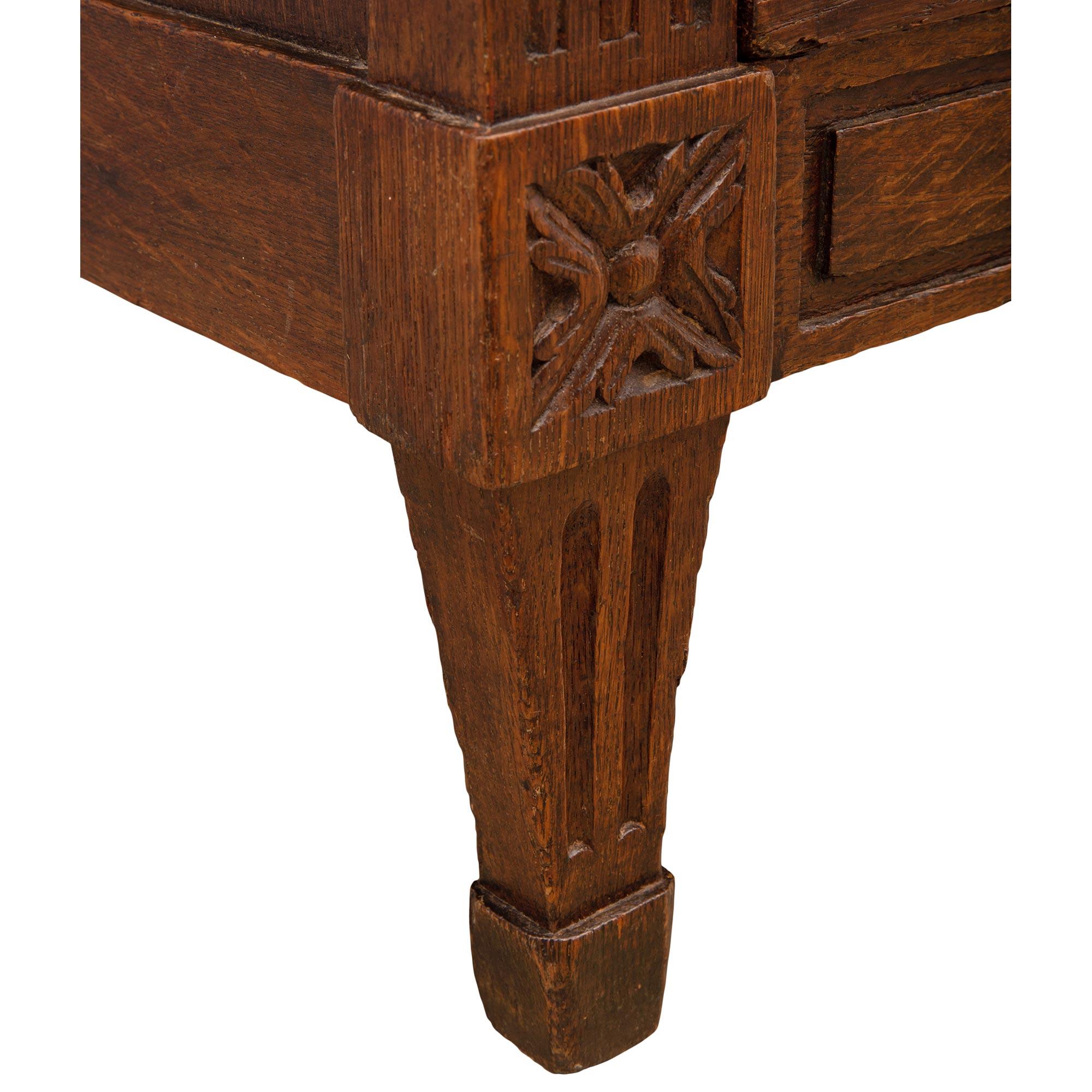 Commode francese del XIX secolo in stile Luigi XVI in Oak patinato in vendita 4