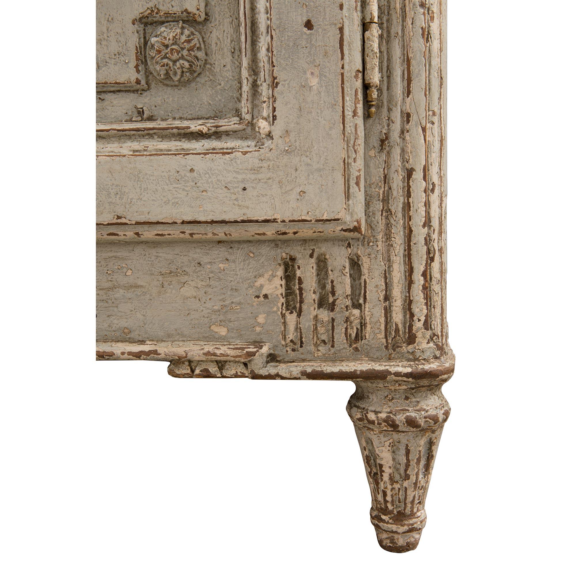 Buffet français de style Louis XVI du XIXe siècle en bois patiné et faux marbre en vente 4