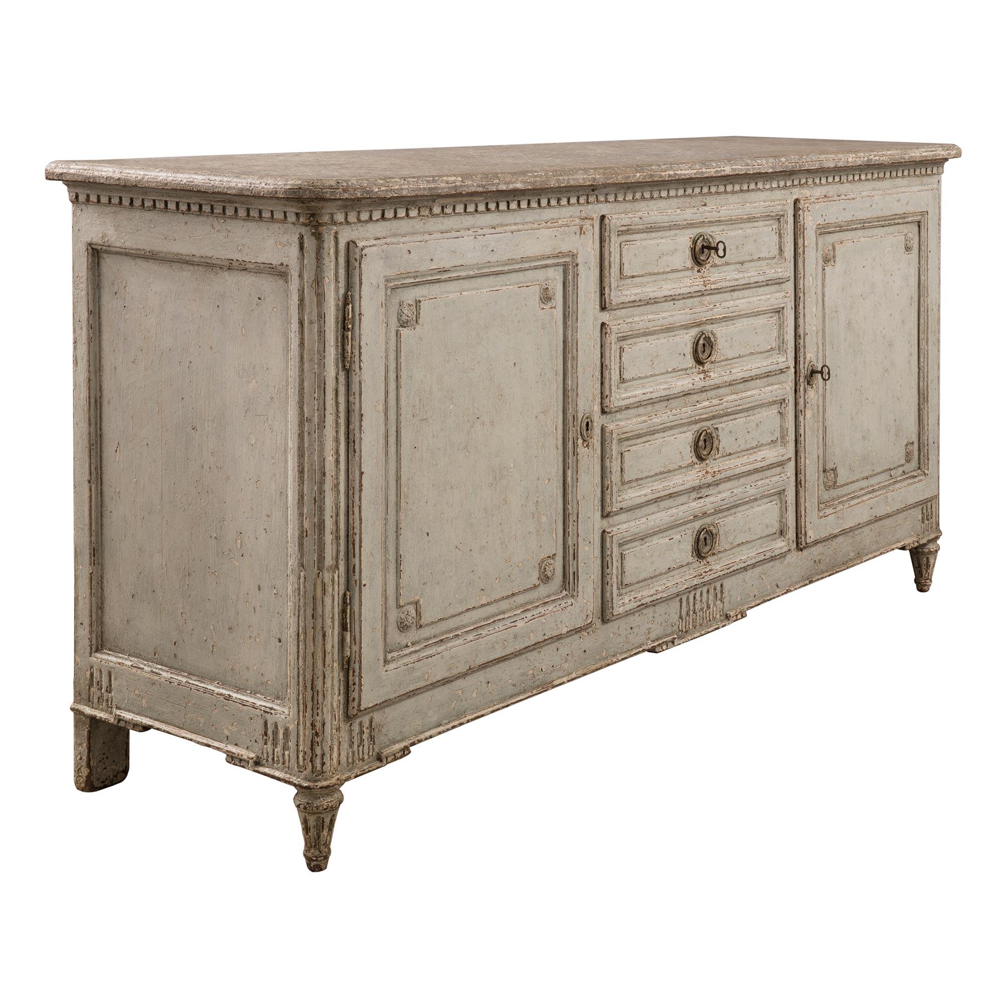 Peint Buffet français de style Louis XVI du XIXe siècle en bois patiné et faux marbre en vente