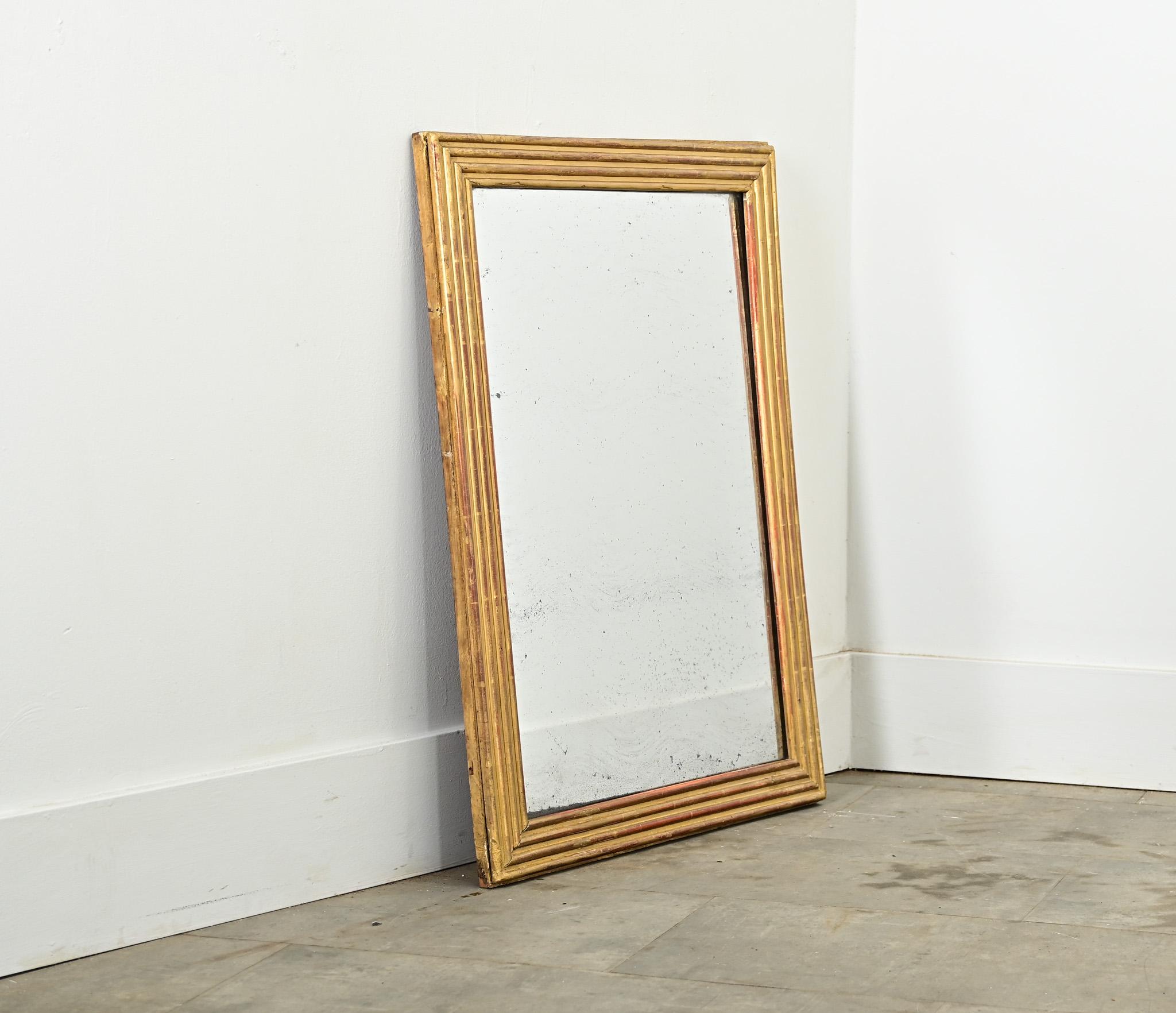 Or Miroir à cannelures doré de style Louis XVI du 19ème siècle en vente