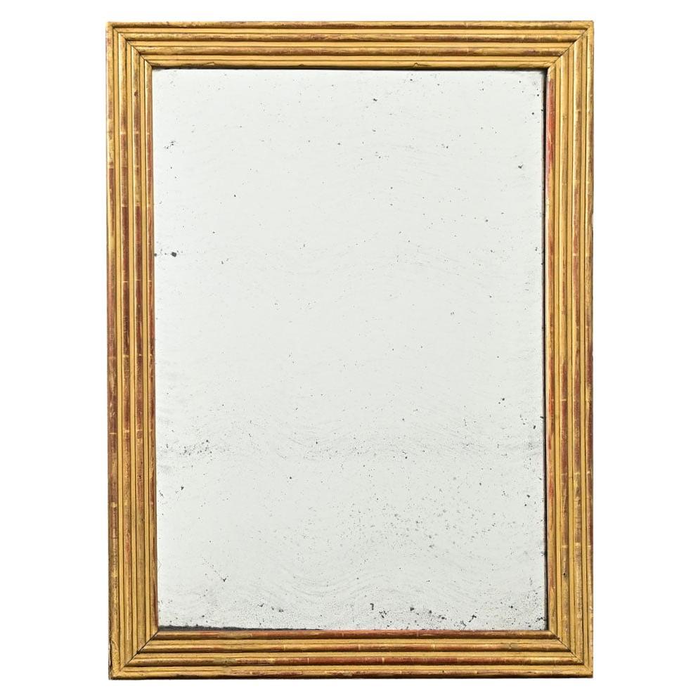Miroir à cannelures doré de style Louis XVI du 19ème siècle en vente