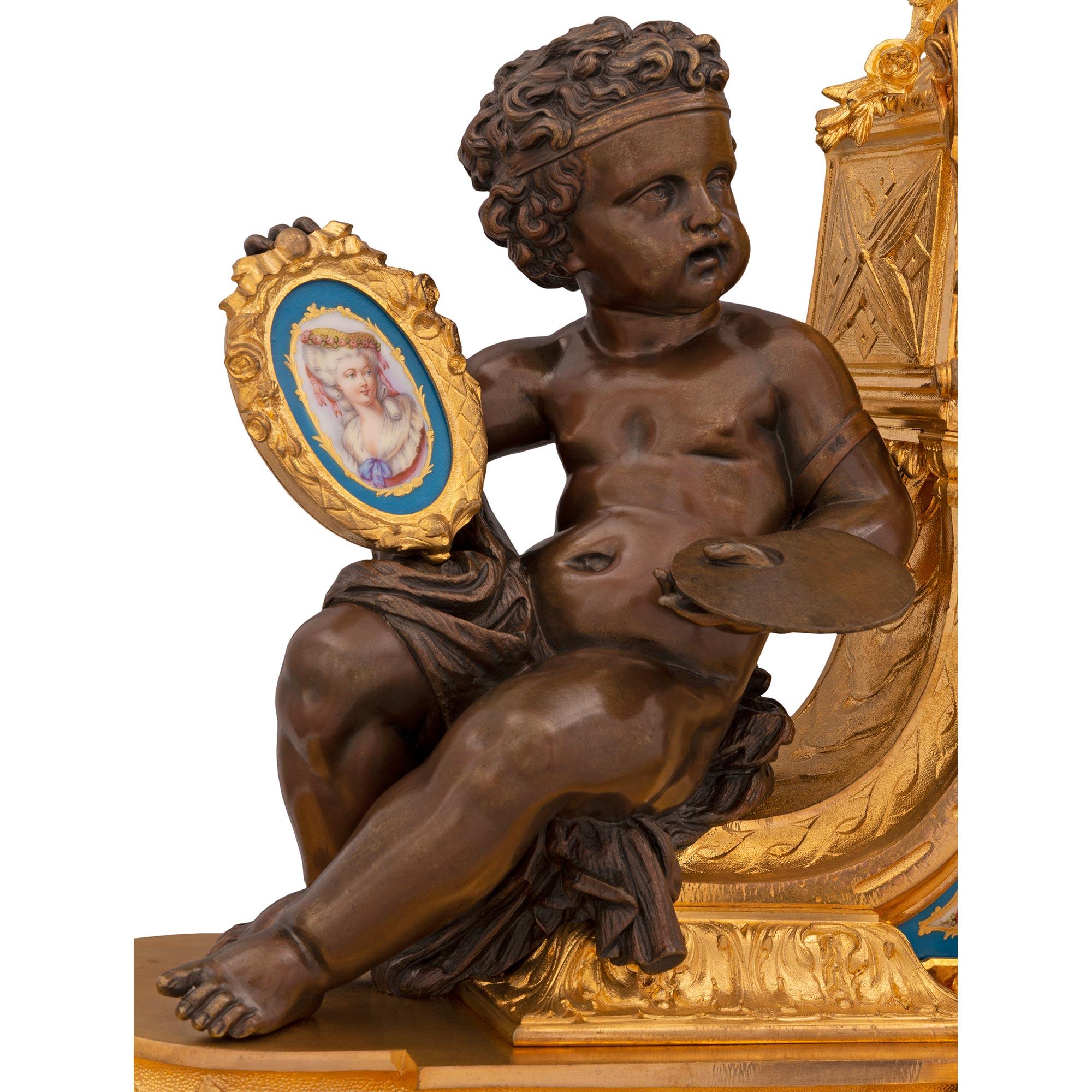 Pendule en porcelaine de Sèvres et bronze doré du XIXe siècle de style Louis XVI Bon état - En vente à West Palm Beach, FL