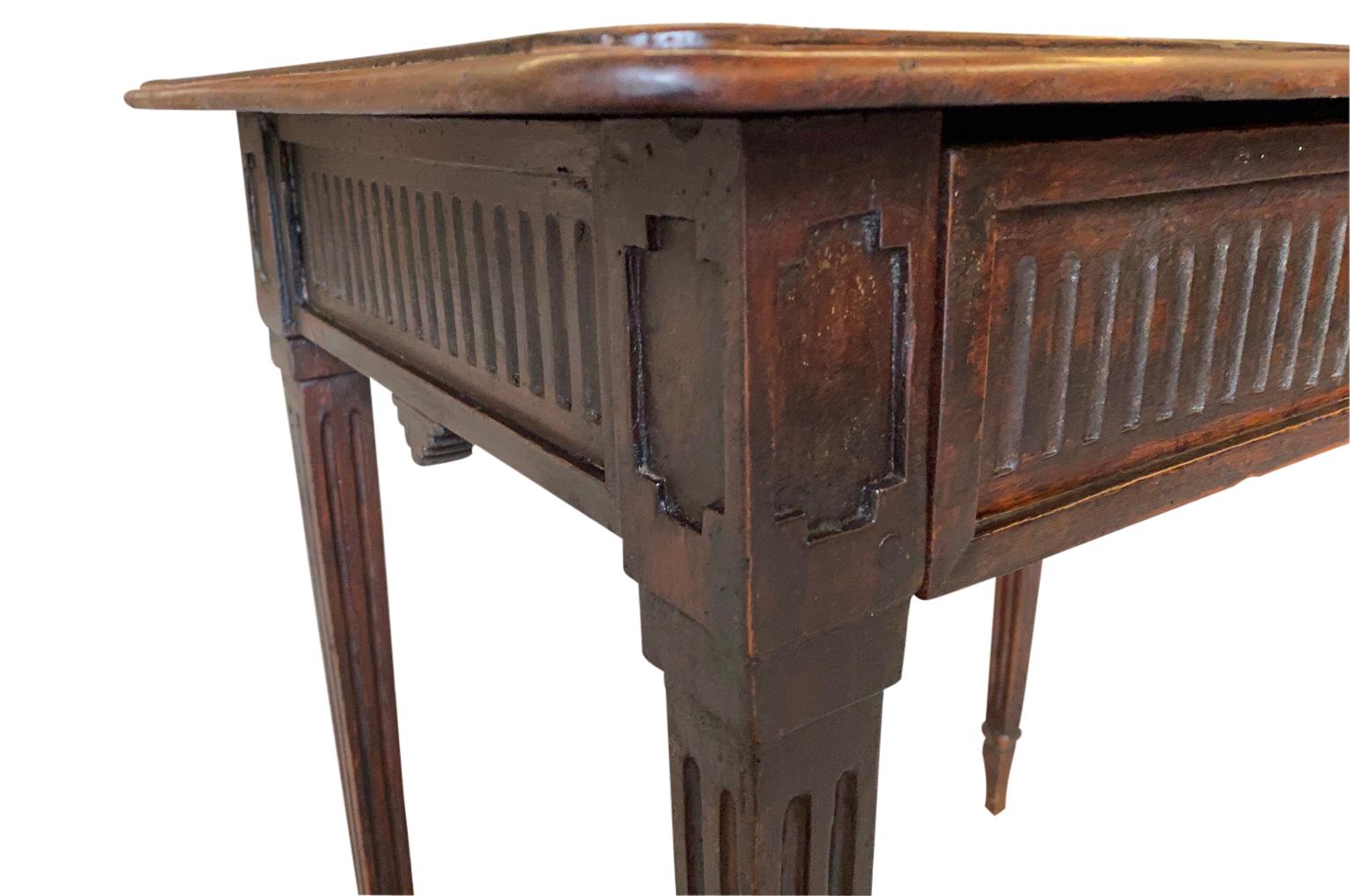 Français, 19e siècle, table d'appoint de style Louis XVI en vente 2