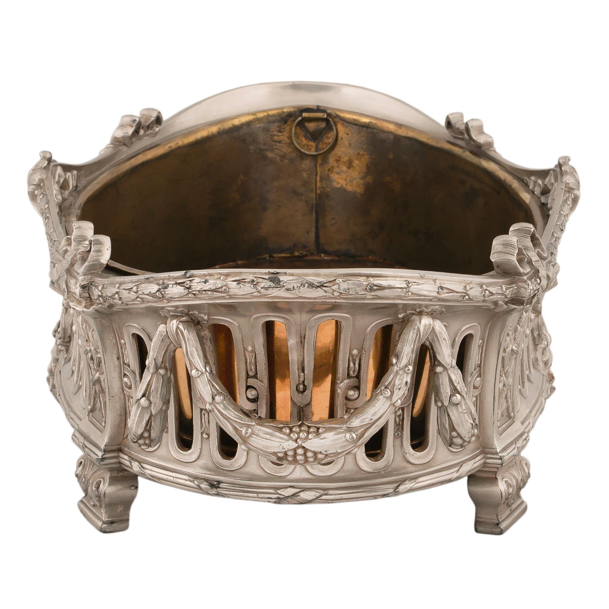 French 19th Century Louis XVI Style Silvered Bronze Centerpiece For Sale 1