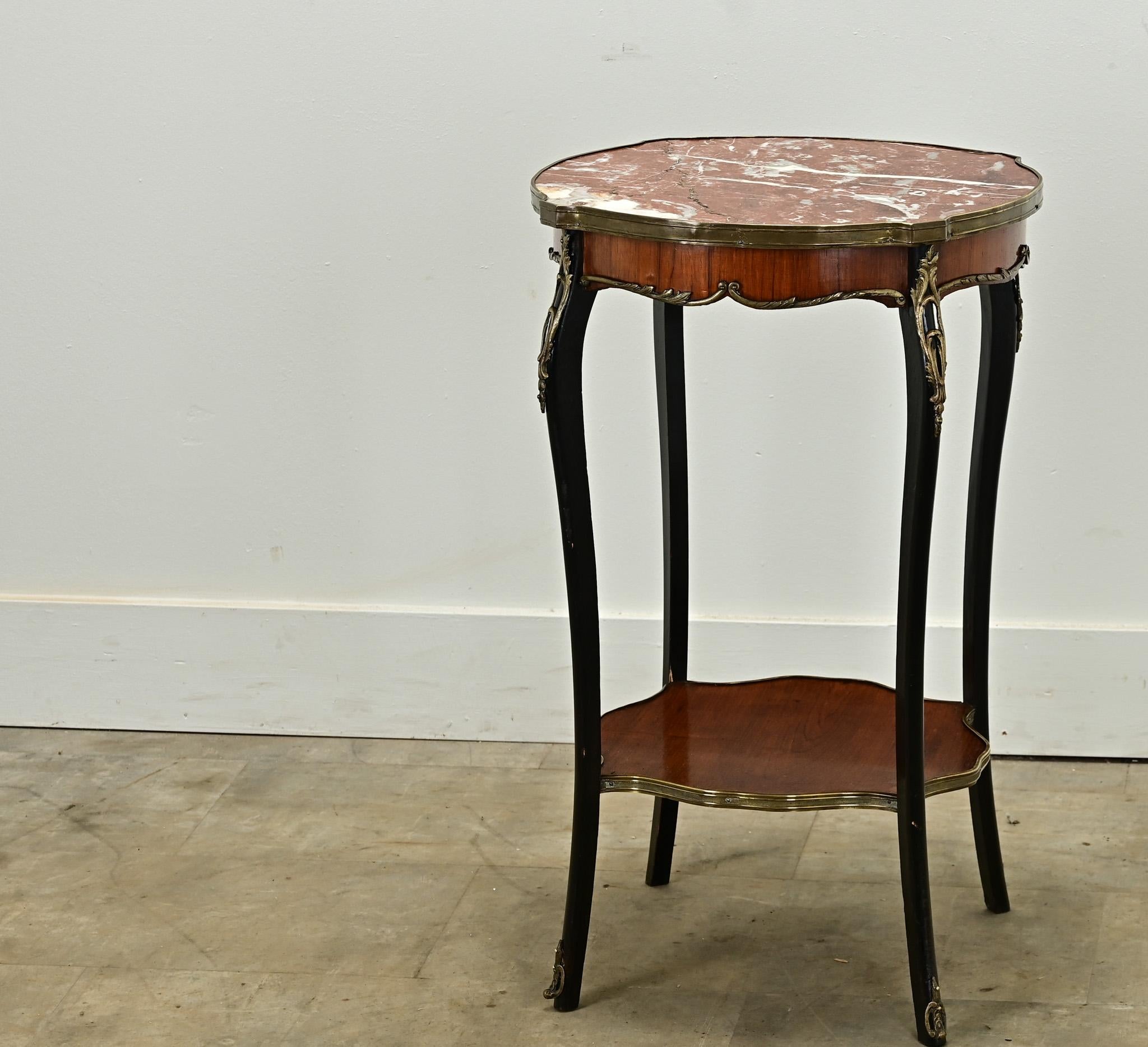 Français Table française du 19ème siècle de style Louis XVI en vente
