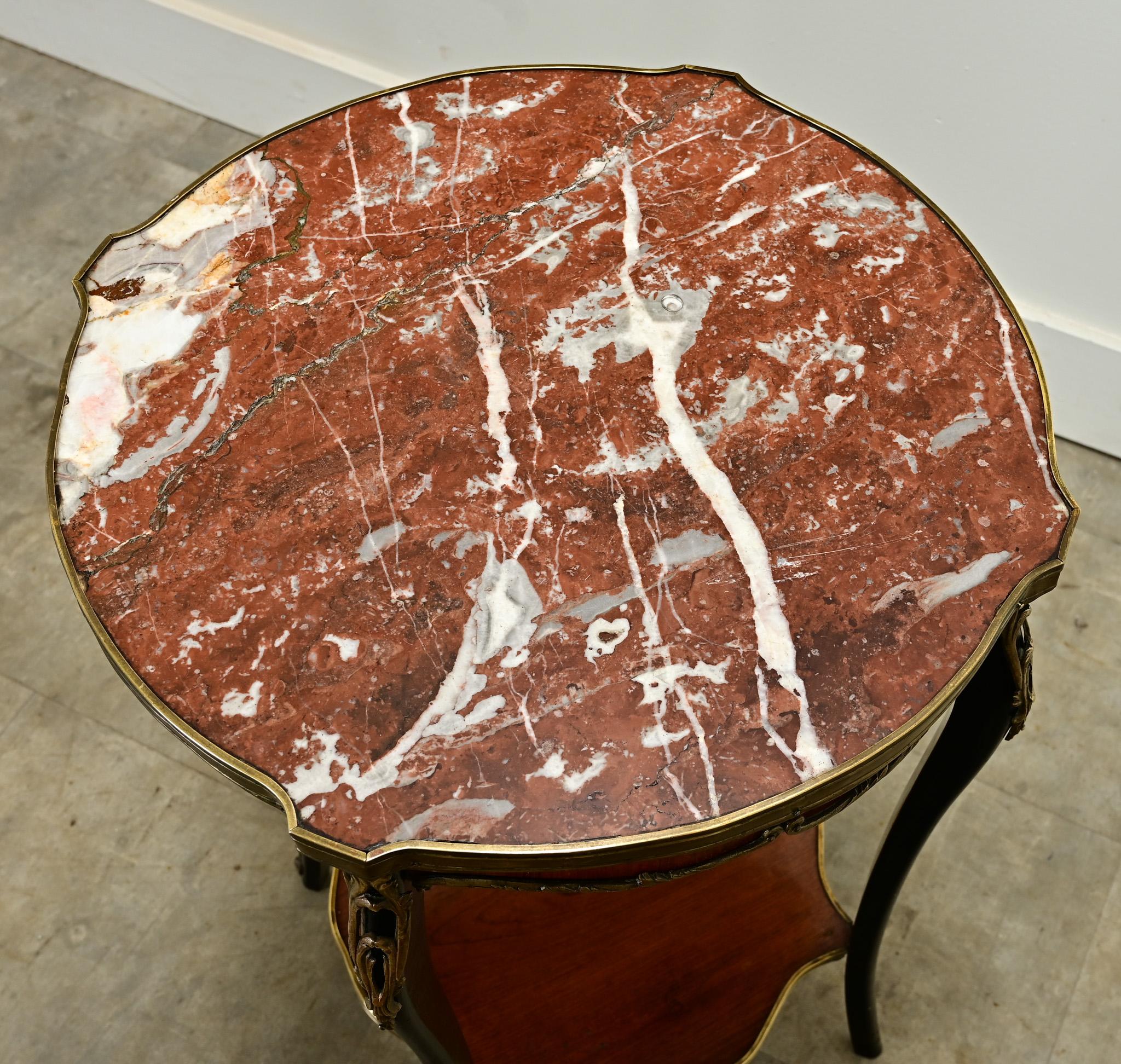 Table française du 19ème siècle de style Louis XVI Bon état - En vente à Baton Rouge, LA