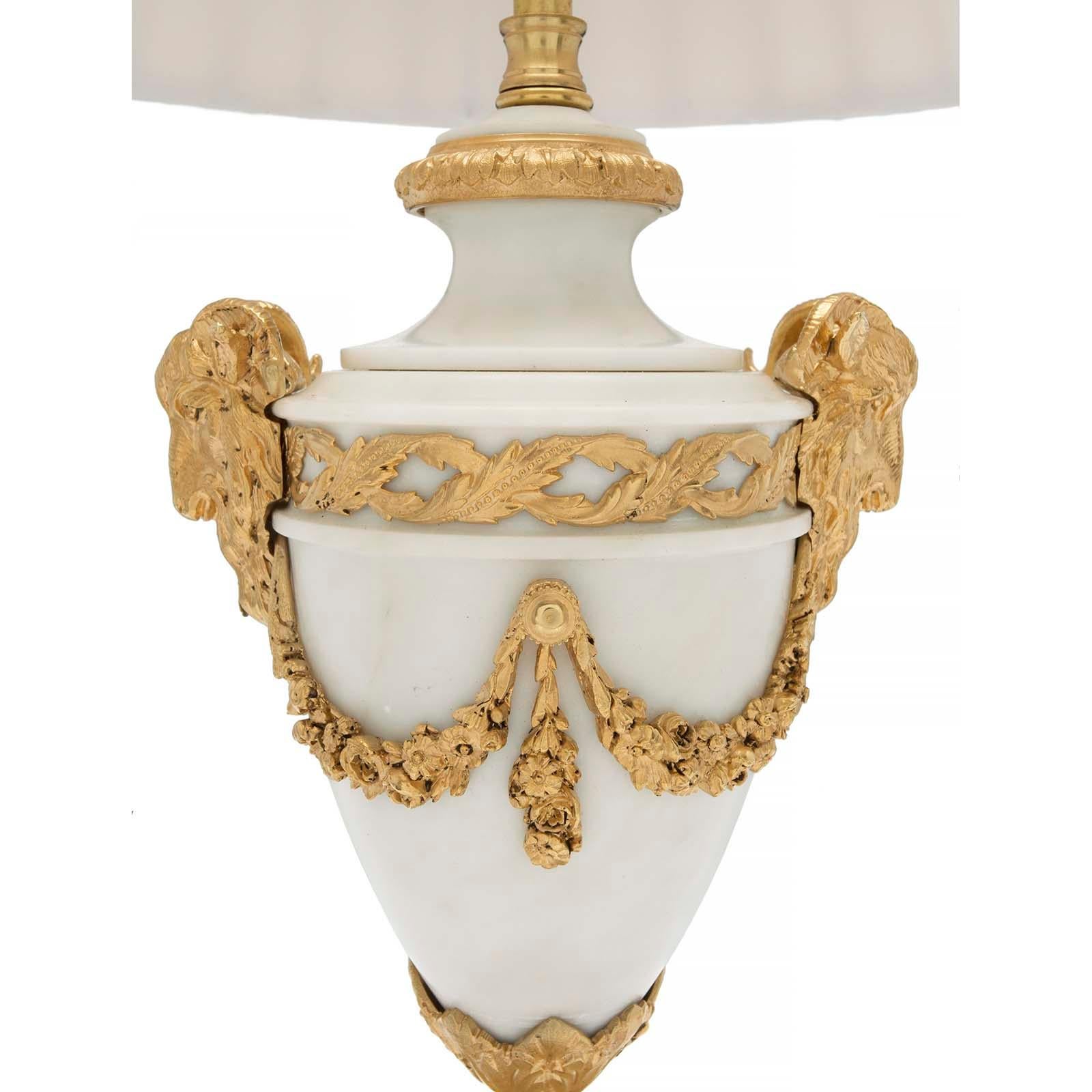 French 19th Century Louis XVI Style White Carrara Marble and Ormolu Lamp In Good Condition For Sale In West Palm Beach, FL