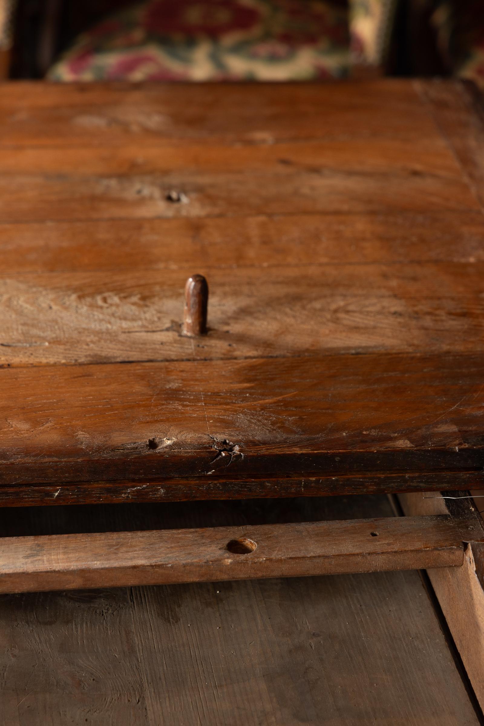 Table à abattant en noyer Louis XVI du XIXe siècle en vente 1