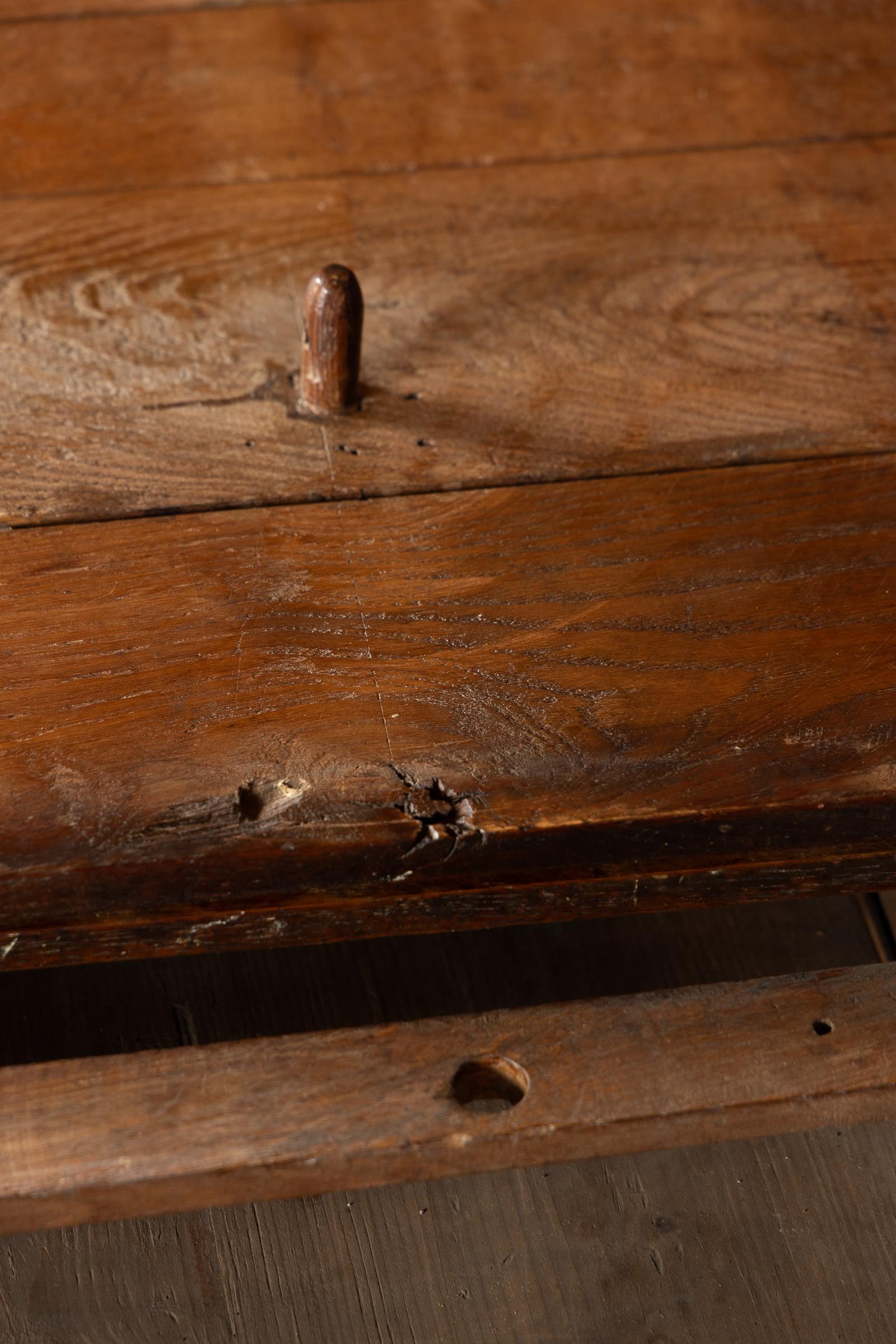 Table à abattant en noyer Louis XVI du XIXe siècle en vente 2