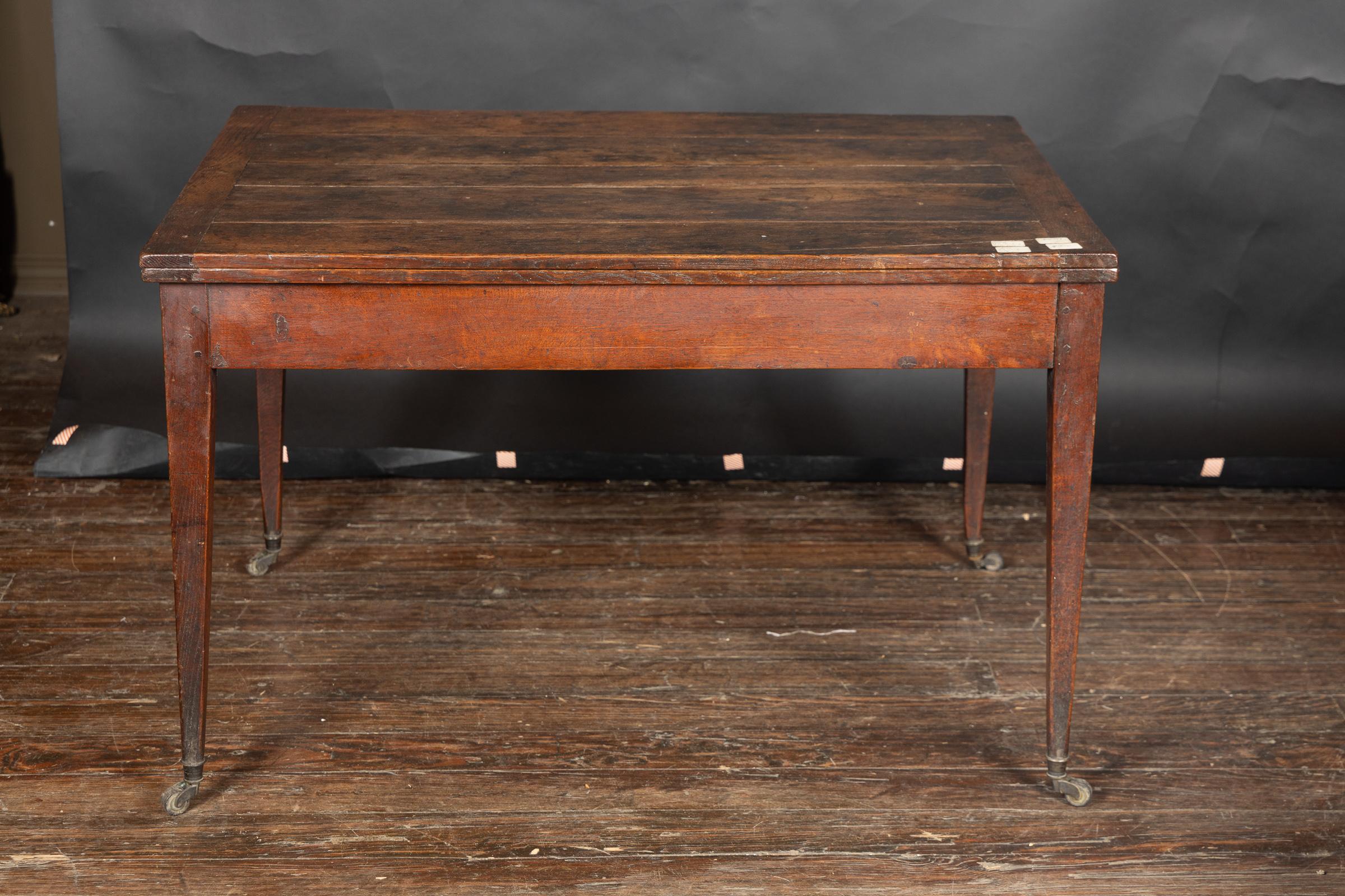 Table à abattant en noyer Louis XVI du XIXe siècle en vente 3