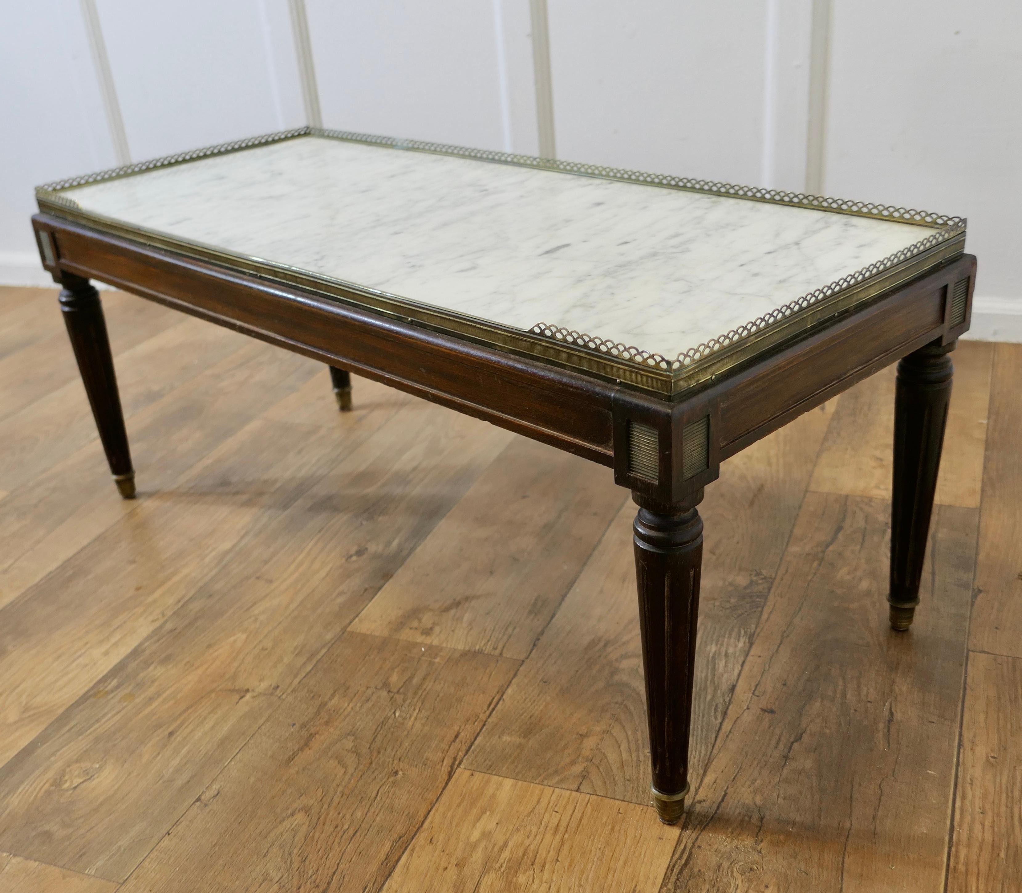 Mesa baja o de centro francesa del siglo XIX en venta 1