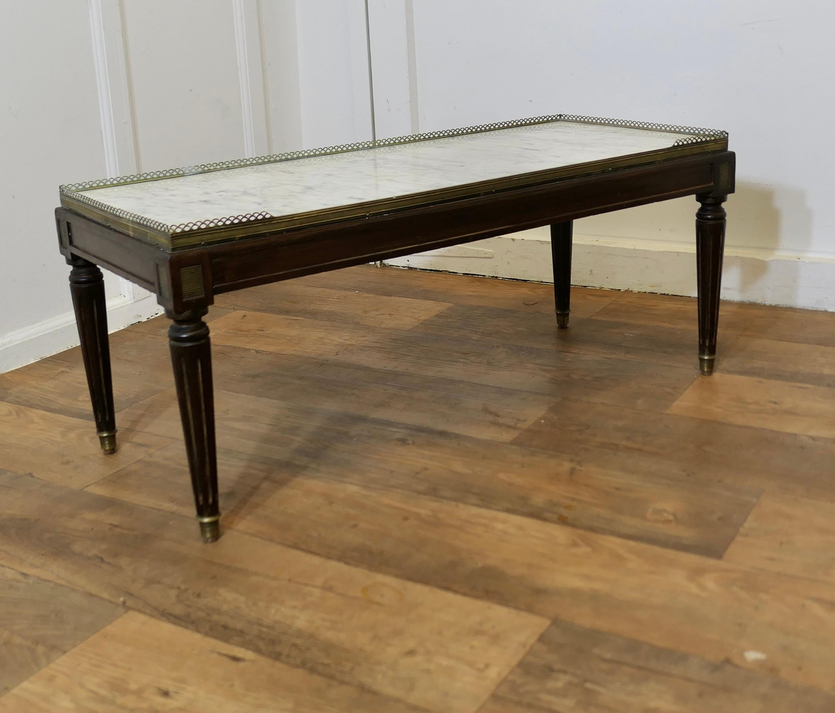 Mesa baja o de centro francesa del siglo XIX en venta 2