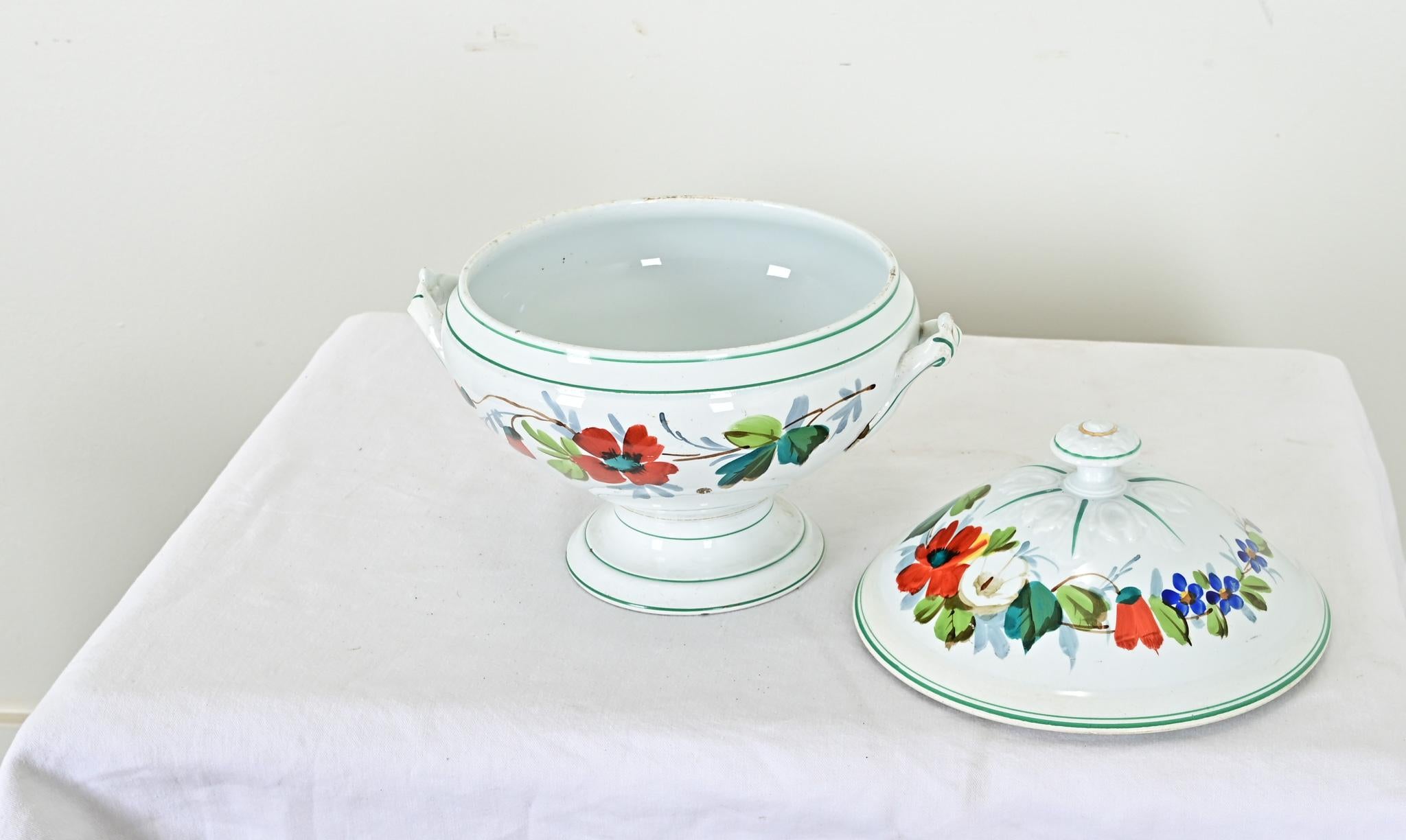 Sopera Luneville francesa del siglo XIX Pintado a mano en venta